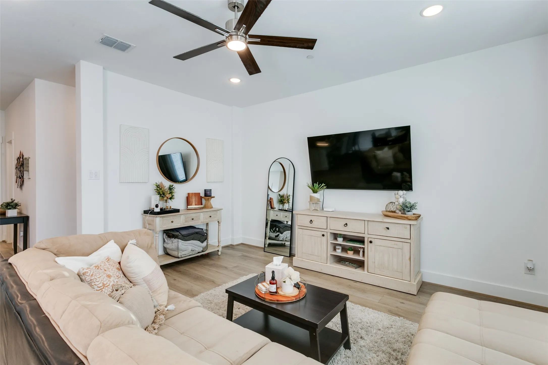 Townhouse For Rent in Tarrant County , 7605 Reis Lane, North Richland Hills, Texas 76182, 2 Bedroom, 3 Bathroom, 2 Garage spaces, 1,662 Sqft, built in 2021, mls#21402212, Real Estate Agent in North Richland Hills, Homes For Rent in Tarrant county, Homes For Rent in North Richland Hills, Realtor in North Richland Hills Texas, Real Estate Brokerage Independent Realty Texas, Luminita Cordes Realtor