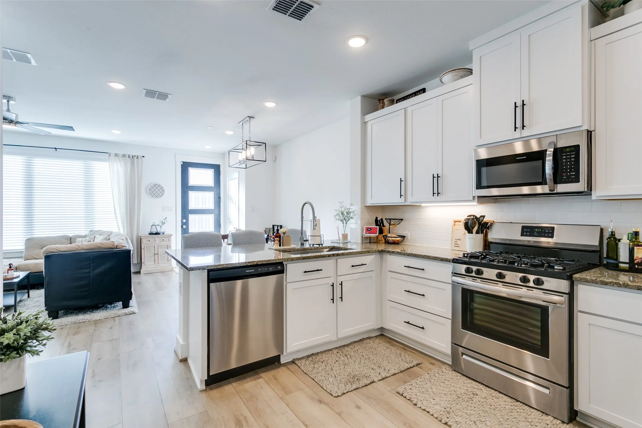 Townhouse For Rent in Tarrant County , 7605 Reis Lane, North Richland Hills, Texas 76182, 2 Bedroom, 3 Bathroom, 2 Garage spaces, 1,662 Sqft, built in 2021, mls#21402212, Real Estate Agent in North Richland Hills, Homes For Rent in Tarrant county, Homes For Rent in North Richland Hills, Realtor in North Richland Hills Texas, Real Estate Brokerage Independent Realty Texas, Luminita Cordes Realtor