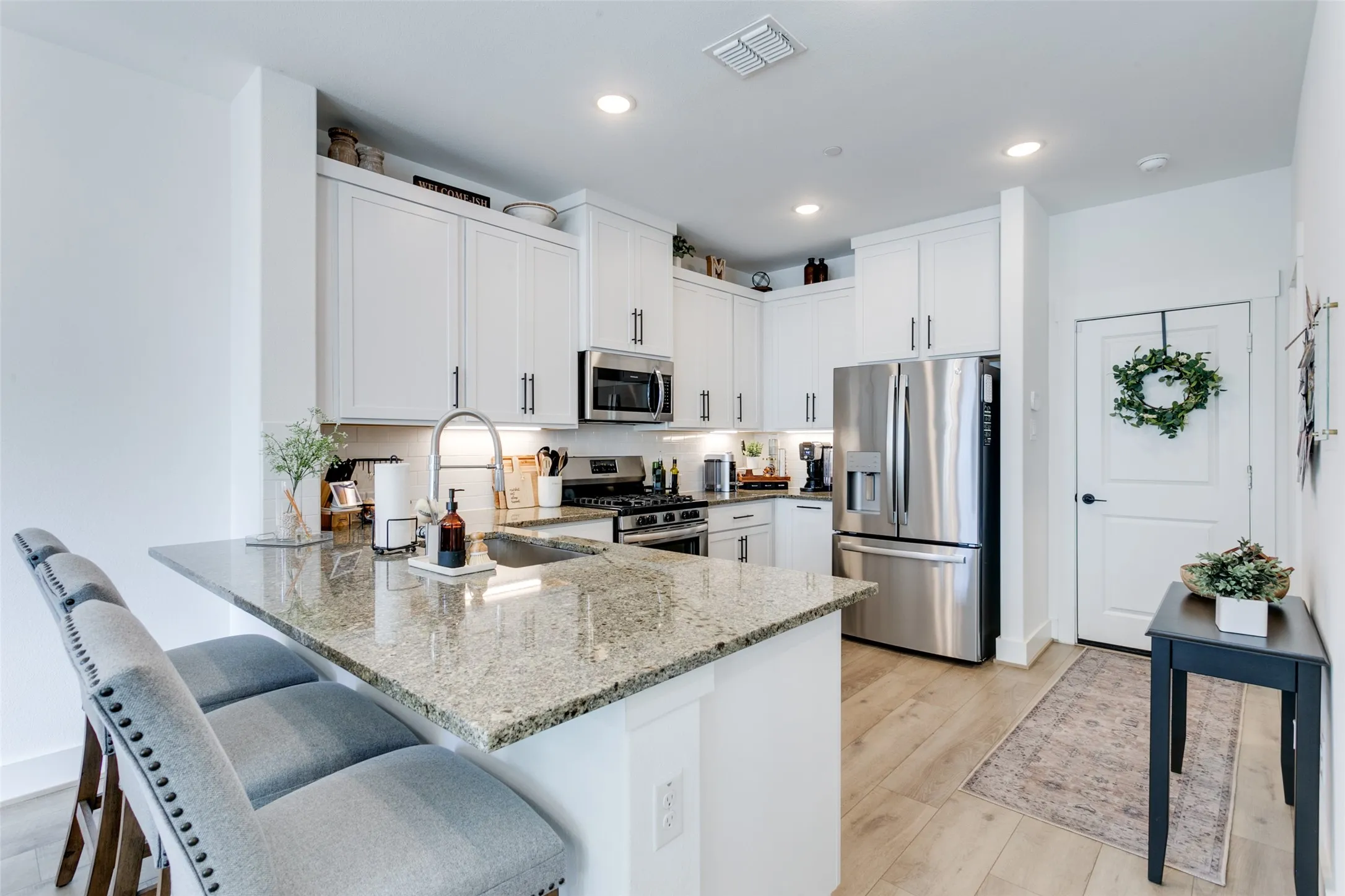 Townhouse For Rent in Tarrant County , 7605 Reis Lane, North Richland Hills, Texas 76182, 2 Bedroom, 3 Bathroom, 2 Garage spaces, 1,662 Sqft, built in 2021, mls#21402212, Real Estate Agent in North Richland Hills, Homes For Rent in Tarrant county, Homes For Rent in North Richland Hills, Realtor in North Richland Hills Texas, Real Estate Brokerage Independent Realty Texas, Luminita Cordes Realtor