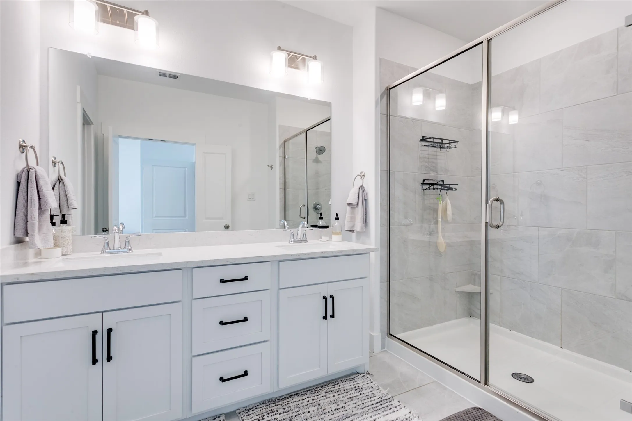 Townhouse For Rent in Tarrant County , 7605 Reis Lane, North Richland Hills, Texas 76182, 2 Bedroom, 3 Bathroom, 2 Garage spaces, 1,662 Sqft, built in 2021, mls#21402212, Real Estate Agent in North Richland Hills, Homes For Rent in Tarrant county, Homes For Rent in North Richland Hills, Realtor in North Richland Hills Texas, Real Estate Brokerage Independent Realty Texas, Luminita Cordes Realtor