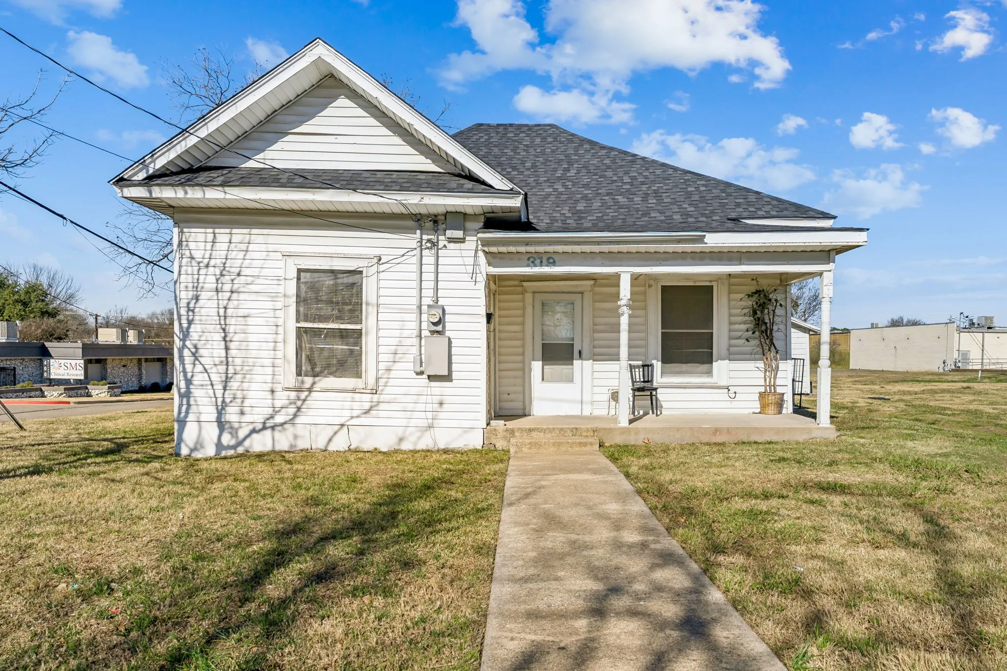 Single Family Residence For Sale in Dallas County , 319 Mckinney Street, Mesquite, Texas 75149, 2 Bedroom, 2 Bathroom, Garage spaces, 1,026 Sqft, built in 1935, mls#21400446, Real Estate Agent in Mesquite, Homes For Sale in Dallas county, Homes For Sale in Mesquite, Realtor in Mesquite Texas, Real Estate Brokerage Independent Realty Texas, Luminita Cordes Realtor