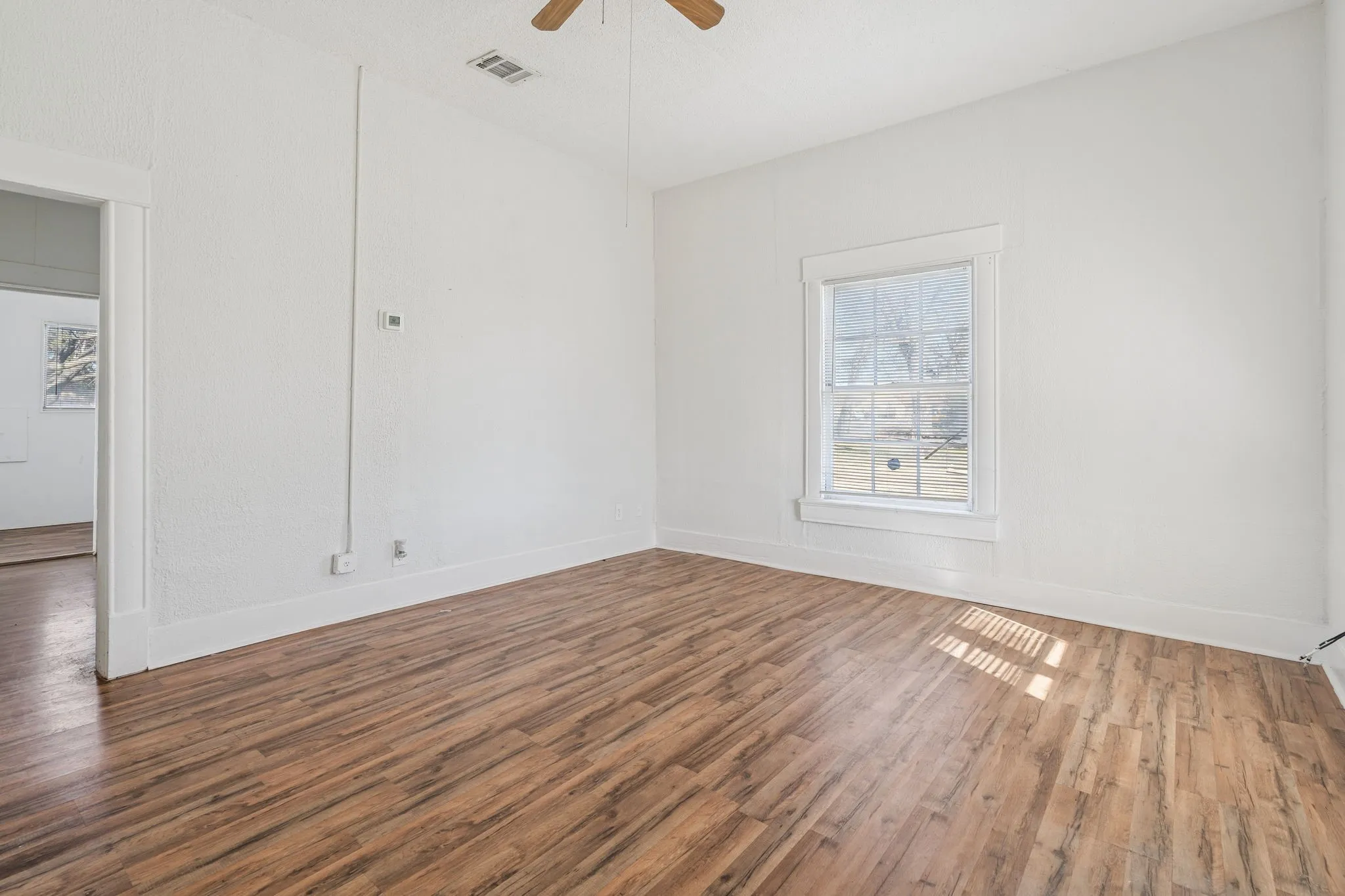 Single Family Residence For Sale in Dallas County , 319 Mckinney Street, Mesquite, Texas 75149, 2 Bedroom, 2 Bathroom, Garage spaces, 1,026 Sqft, built in 1935, mls#21400446, Real Estate Agent in Mesquite, Homes For Sale in Dallas county, Homes For Sale in Mesquite, Realtor in Mesquite Texas, Real Estate Brokerage Independent Realty Texas, Luminita Cordes Realtor