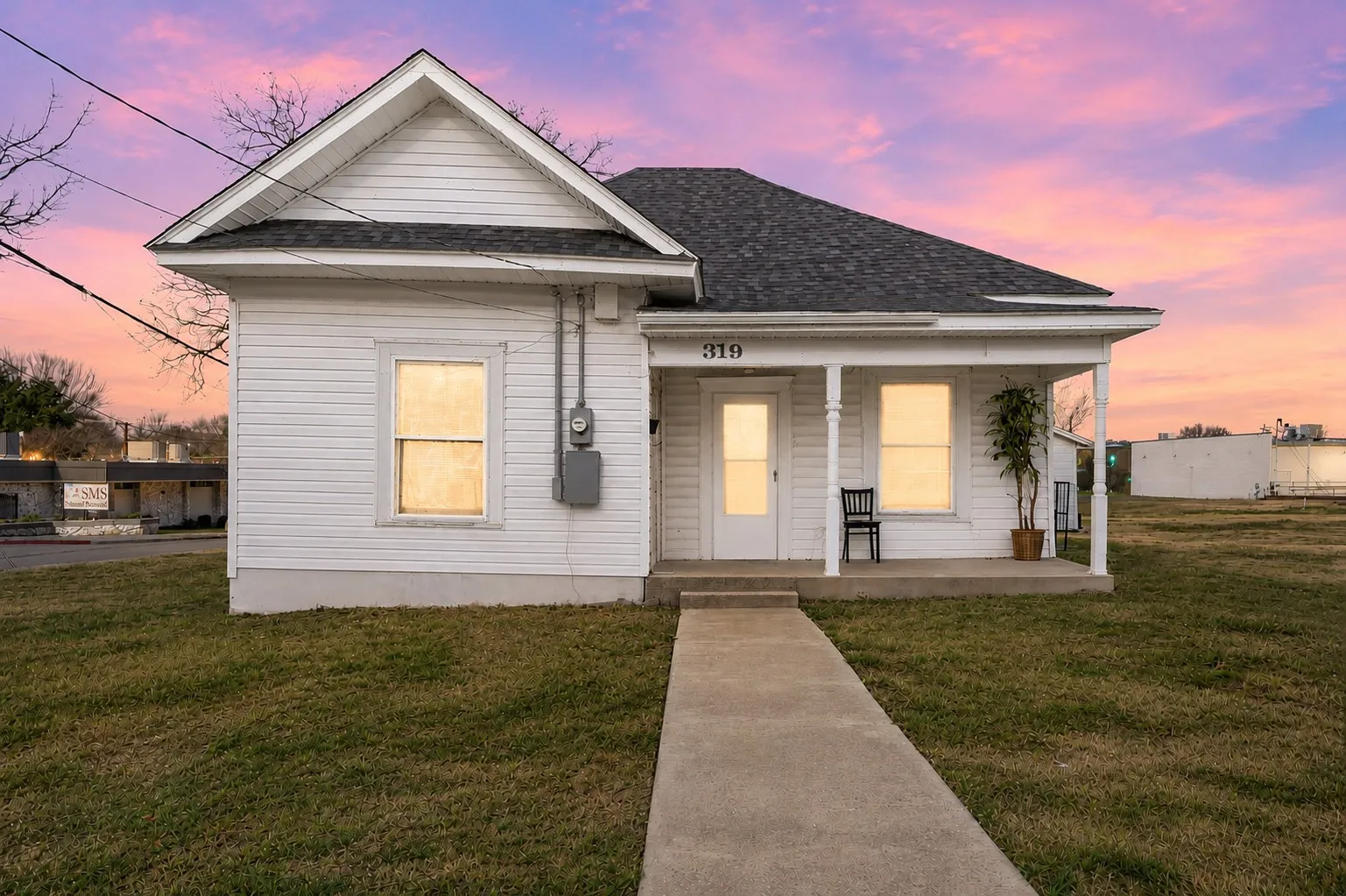 Single Family Residence For Sale in Dallas County , 319 Mckinney Street, Mesquite, Texas 75149, 2 Bedroom, 2 Bathroom, Garage spaces, 1,026 Sqft, built in 1935, mls#21400446, Real Estate Agent in Mesquite, Homes For Sale in Dallas county, Homes For Sale in Mesquite, Realtor in Mesquite Texas, Real Estate Brokerage Independent Realty Texas, Luminita Cordes Realtor
