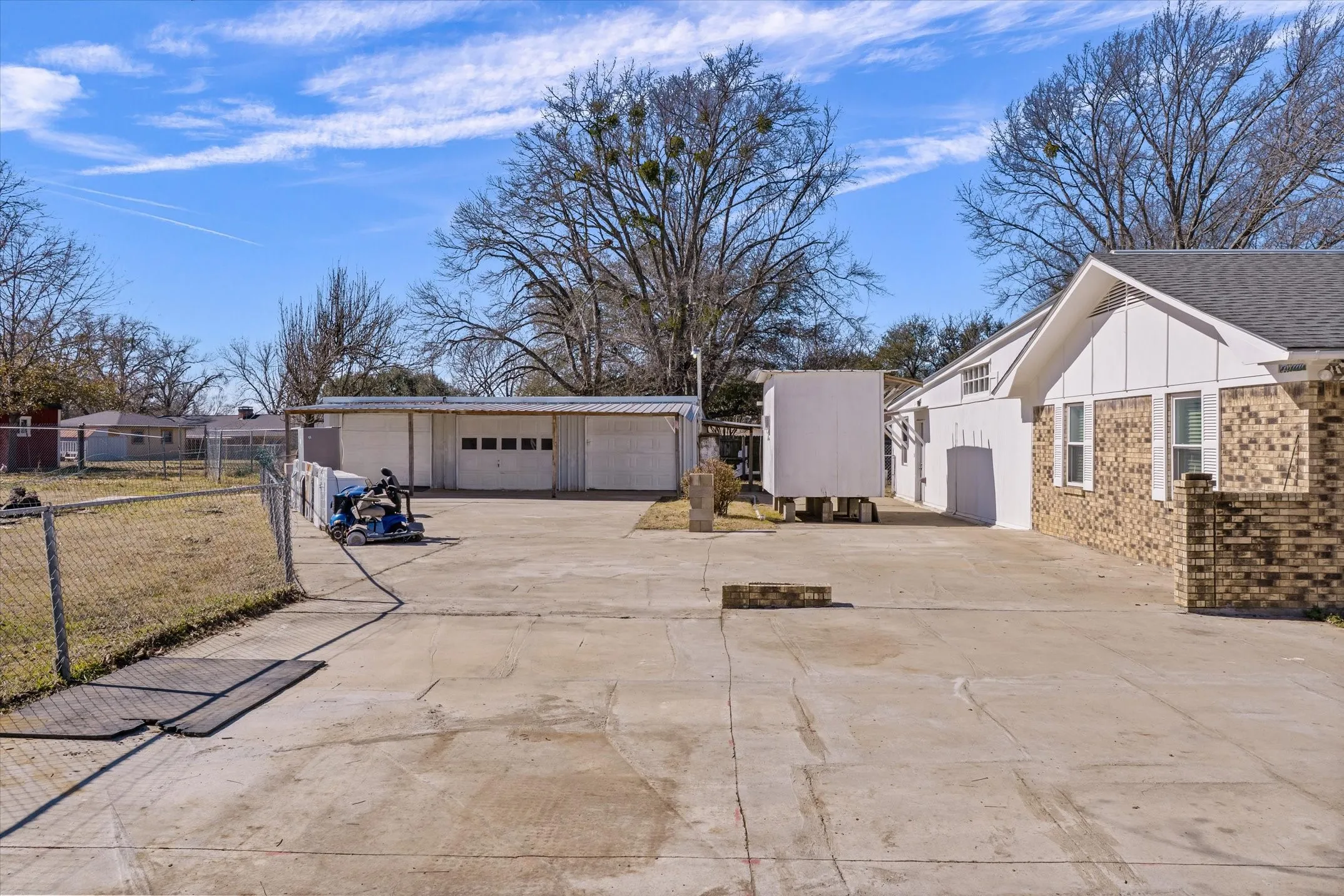 Single Family Residence For Rent in Van Zandt County , 1729 Elliot Drive, Canton, Texas 75103, 7 Bedroom, 3 Bathroom, 3 Garage spaces, 3,952 Sqft, built in 1979, mls#21398523, Real Estate Agent in Canton, Homes For Rent in Van Zandt county, Homes For Rent in Canton, Realtor in Canton Texas, Real Estate Brokerage Independent Realty Texas, Luminita Cordes Realtor