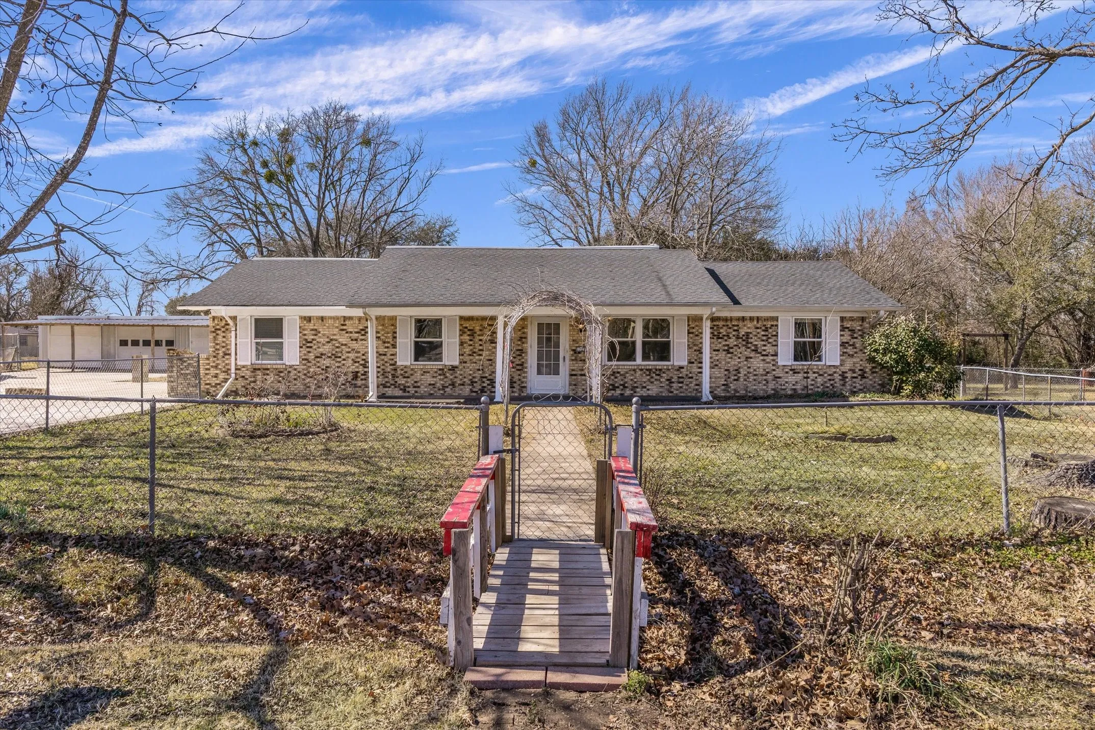 Single Family Residence For Rent in Van Zandt County , 1729 Elliot Drive, Canton, Texas 75103, 7 Bedroom, 3 Bathroom, 3 Garage spaces, 3,952 Sqft, built in 1979, mls#21398523, Real Estate Agent in Canton, Homes For Rent in Van Zandt county, Homes For Rent in Canton, Realtor in Canton Texas, Real Estate Brokerage Independent Realty Texas, Luminita Cordes Realtor