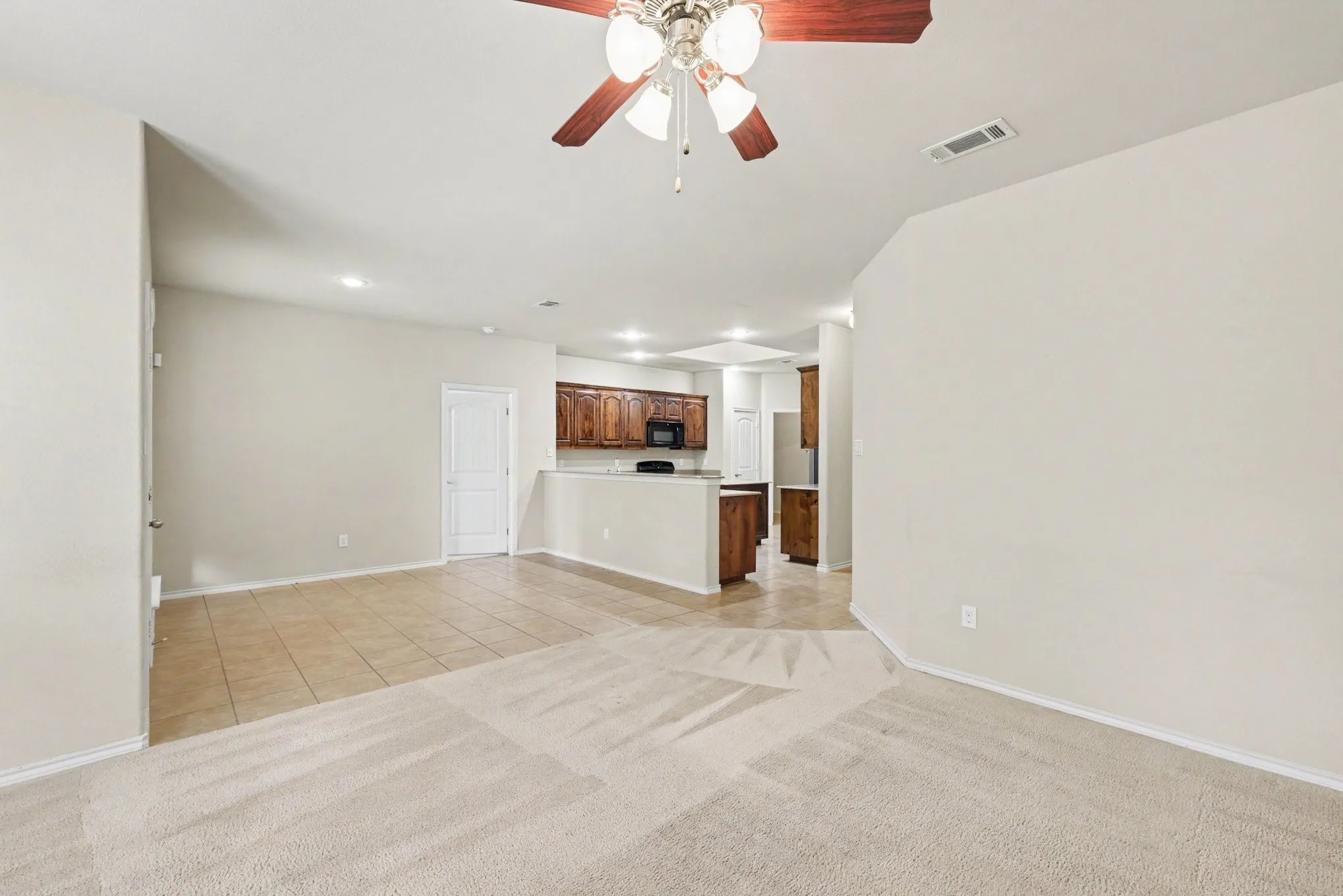 Single Family Residence For Sale in Dallas County , 8738 Misty Bluff Court, Dallas, Texas 75249, 3 Bedroom, 2 Bathroom, 2 Garage spaces, 1,878 Sqft, built in 2010, mls#21402215, Real Estate Agent in Dallas, Homes For Sale in Dallas county, Homes For Sale in Dallas, Realtor in Dallas Texas, Real Estate Brokerage Independent Realty Texas, Luminita Cordes Realtor