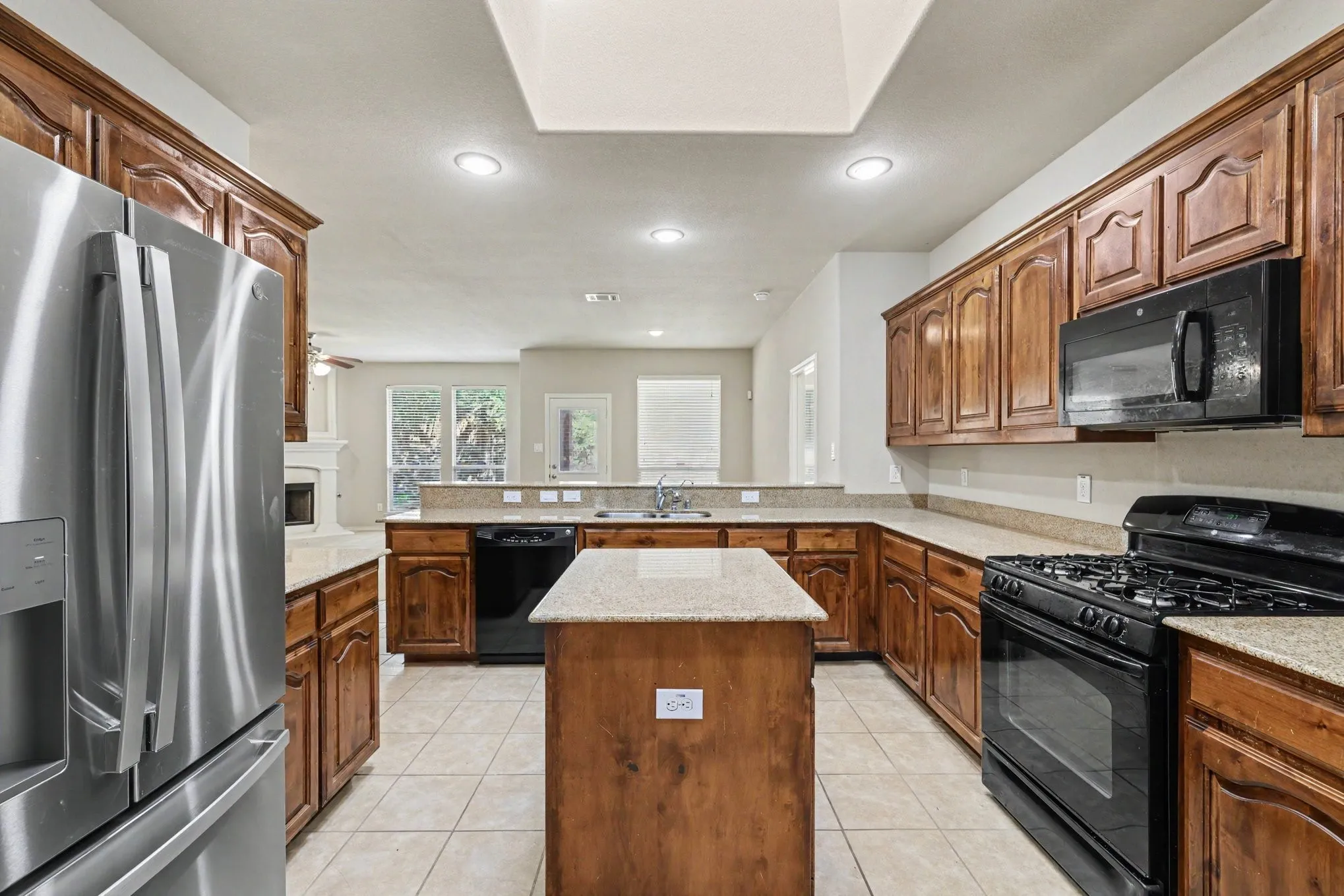 Single Family Residence For Sale in Dallas County , 8738 Misty Bluff Court, Dallas, Texas 75249, 3 Bedroom, 2 Bathroom, 2 Garage spaces, 1,878 Sqft, built in 2010, mls#21402215, Real Estate Agent in Dallas, Homes For Sale in Dallas county, Homes For Sale in Dallas, Realtor in Dallas Texas, Real Estate Brokerage Independent Realty Texas, Luminita Cordes Realtor