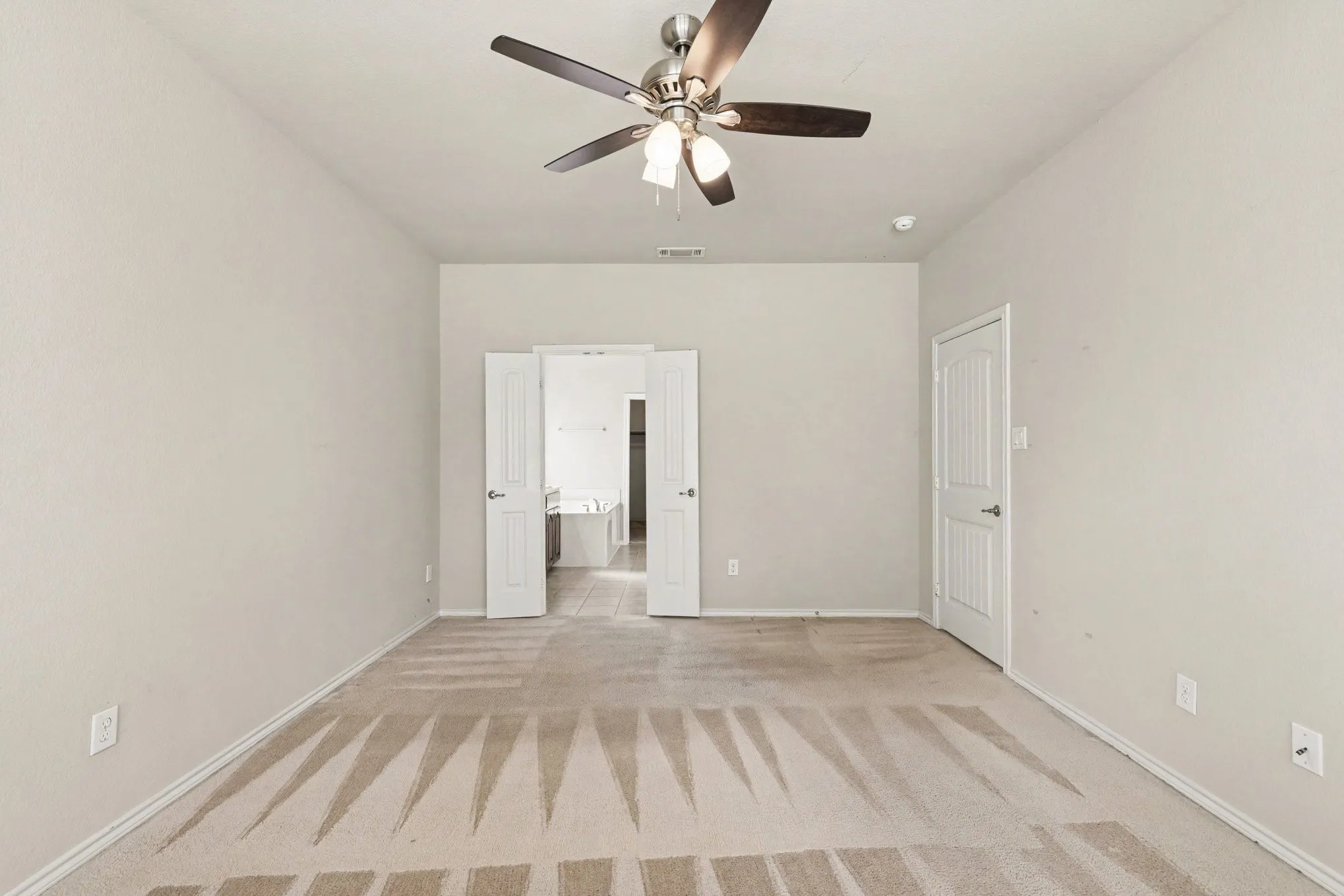 Single Family Residence For Sale in Dallas County , 8738 Misty Bluff Court, Dallas, Texas 75249, 3 Bedroom, 2 Bathroom, 2 Garage spaces, 1,878 Sqft, built in 2010, mls#21402215, Real Estate Agent in Dallas, Homes For Sale in Dallas county, Homes For Sale in Dallas, Realtor in Dallas Texas, Real Estate Brokerage Independent Realty Texas, Luminita Cordes Realtor