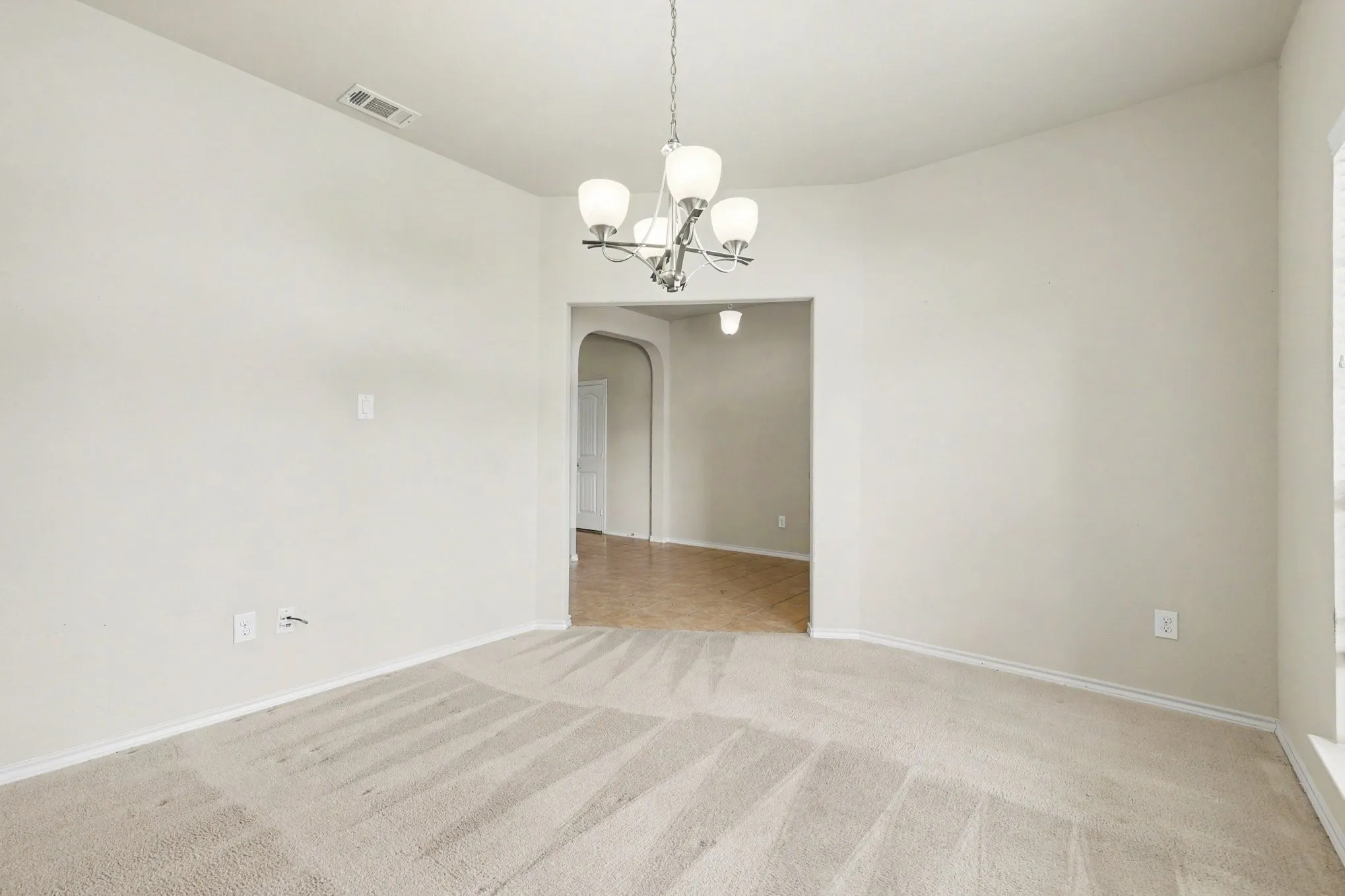Single Family Residence For Sale in Dallas County , 8738 Misty Bluff Court, Dallas, Texas 75249, 3 Bedroom, 2 Bathroom, 2 Garage spaces, 1,878 Sqft, built in 2010, mls#21402215, Real Estate Agent in Dallas, Homes For Sale in Dallas county, Homes For Sale in Dallas, Realtor in Dallas Texas, Real Estate Brokerage Independent Realty Texas, Luminita Cordes Realtor