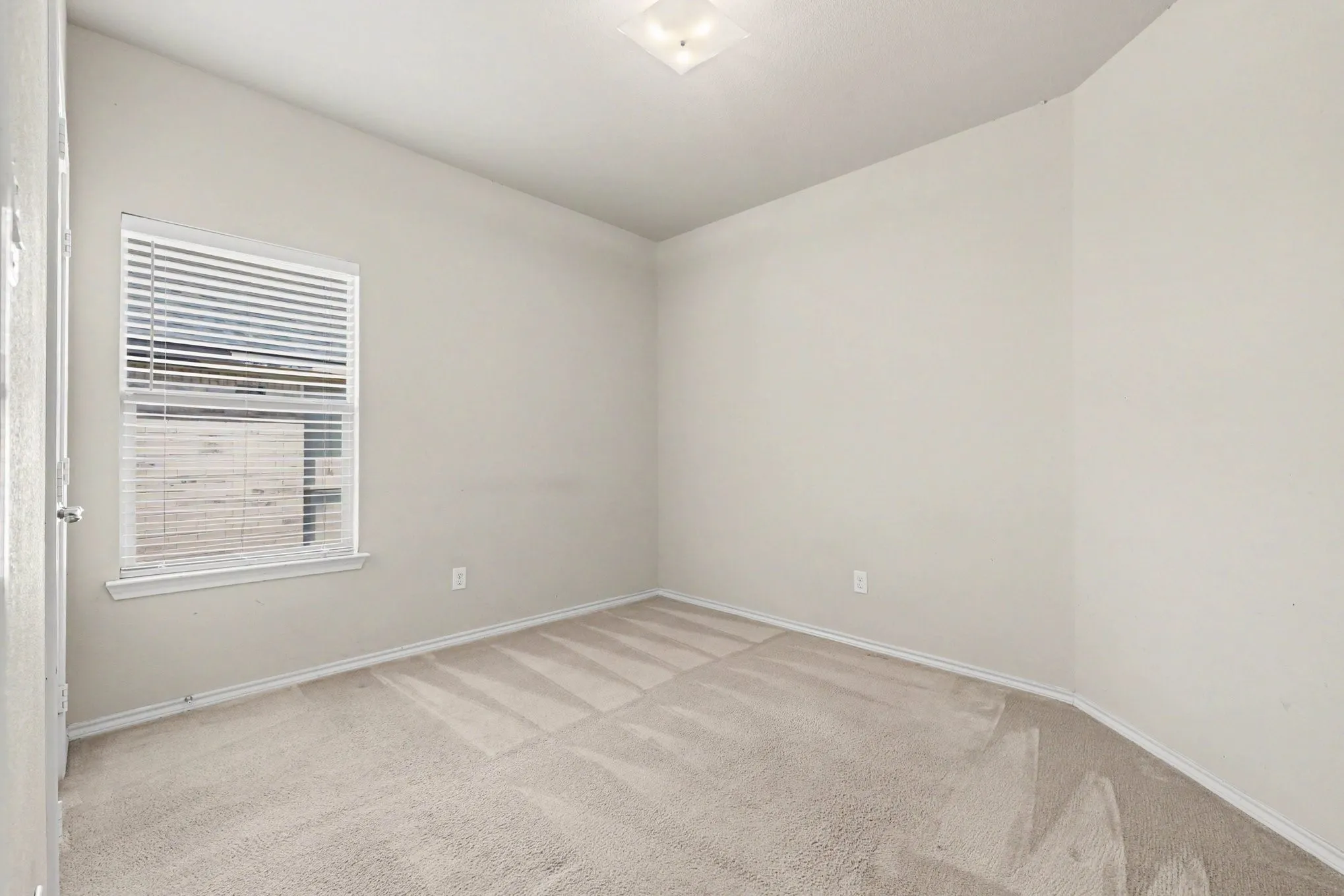 Single Family Residence For Sale in Dallas County , 8738 Misty Bluff Court, Dallas, Texas 75249, 3 Bedroom, 2 Bathroom, 2 Garage spaces, 1,878 Sqft, built in 2010, mls#21402215, Real Estate Agent in Dallas, Homes For Sale in Dallas county, Homes For Sale in Dallas, Realtor in Dallas Texas, Real Estate Brokerage Independent Realty Texas, Luminita Cordes Realtor