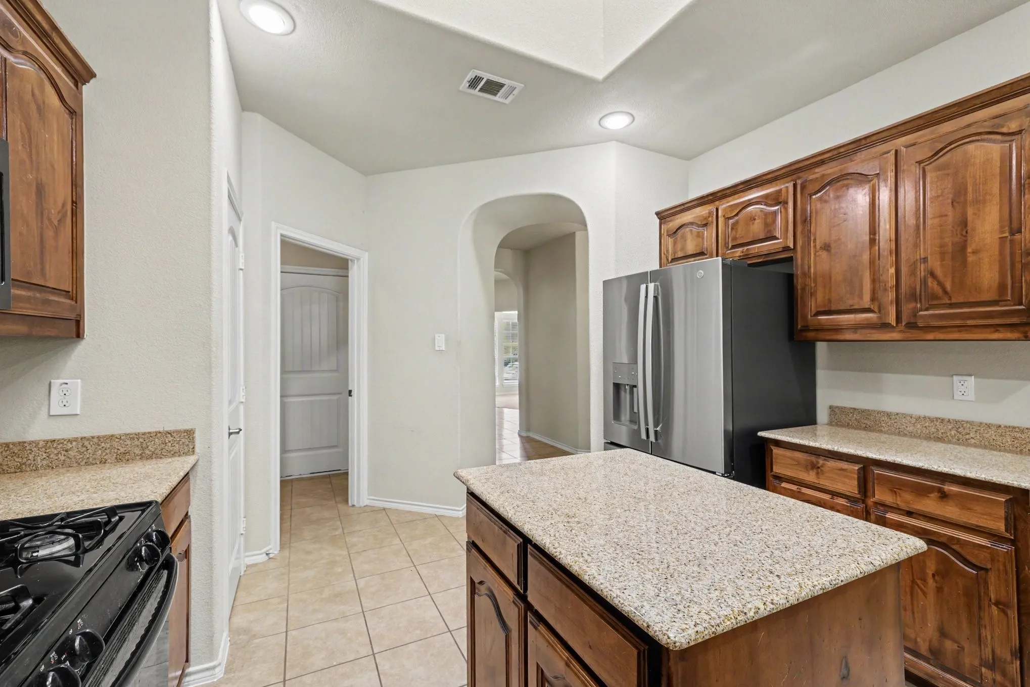 Single Family Residence For Sale in Dallas County , 8738 Misty Bluff Court, Dallas, Texas 75249, 3 Bedroom, 2 Bathroom, 2 Garage spaces, 1,878 Sqft, built in 2010, mls#21402215, Real Estate Agent in Dallas, Homes For Sale in Dallas county, Homes For Sale in Dallas, Realtor in Dallas Texas, Real Estate Brokerage Independent Realty Texas, Luminita Cordes Realtor