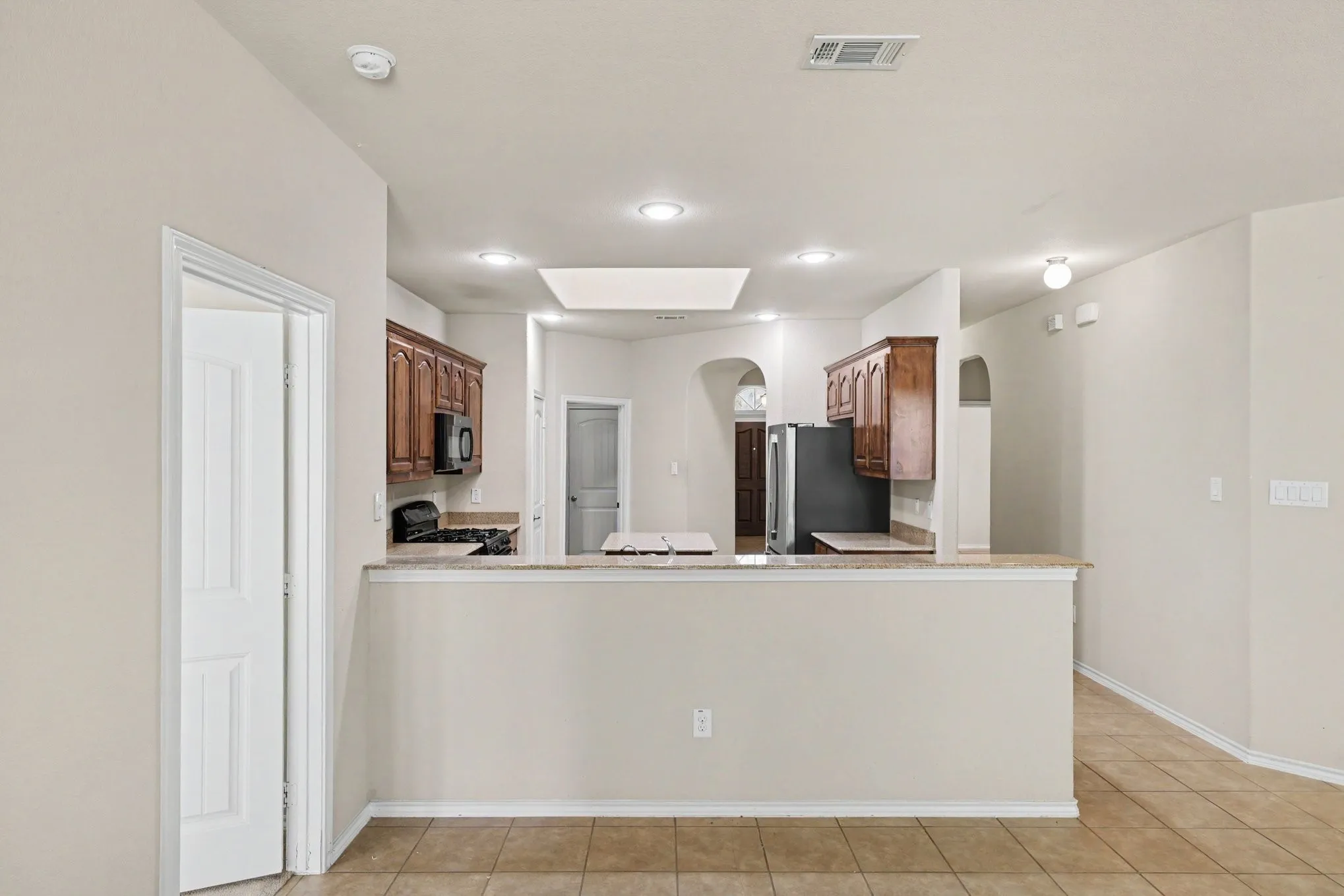 Single Family Residence For Sale in Dallas County , 8738 Misty Bluff Court, Dallas, Texas 75249, 3 Bedroom, 2 Bathroom, 2 Garage spaces, 1,878 Sqft, built in 2010, mls#21402215, Real Estate Agent in Dallas, Homes For Sale in Dallas county, Homes For Sale in Dallas, Realtor in Dallas Texas, Real Estate Brokerage Independent Realty Texas, Luminita Cordes Realtor