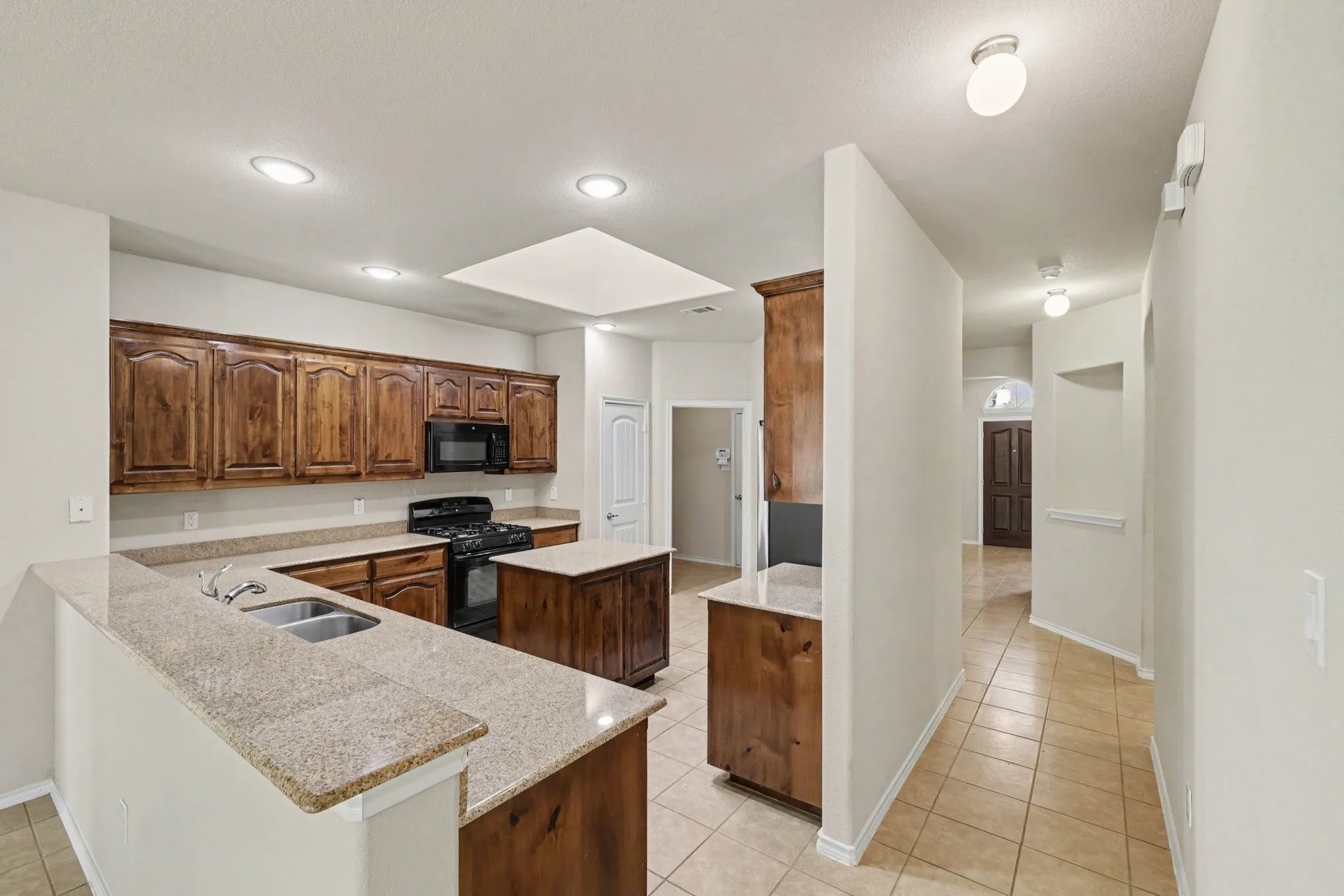 Single Family Residence For Sale in Dallas County , 8738 Misty Bluff Court, Dallas, Texas 75249, 3 Bedroom, 2 Bathroom, 2 Garage spaces, 1,878 Sqft, built in 2010, mls#21402215, Real Estate Agent in Dallas, Homes For Sale in Dallas county, Homes For Sale in Dallas, Realtor in Dallas Texas, Real Estate Brokerage Independent Realty Texas, Luminita Cordes Realtor