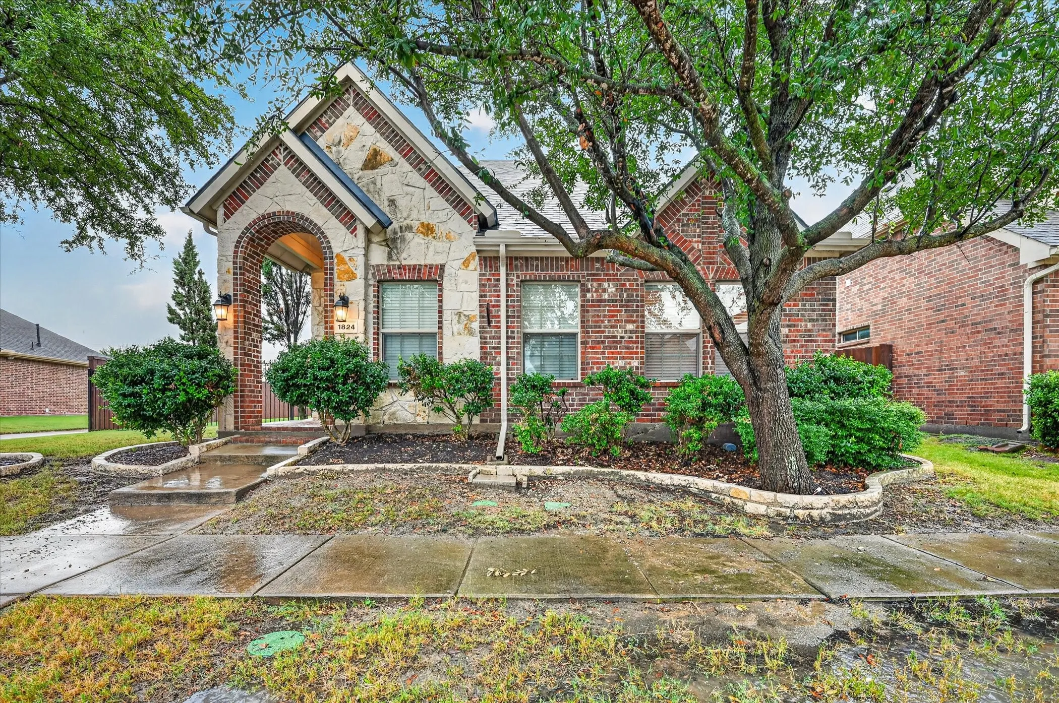Single Family Residence For Sale in Collin County , 1824 Harlequin Place, Allen, Texas 75002, 3 Bedroom, 2 Bathroom, 2 Garage spaces, 1,900 Sqft, built in 2011, mls#21402067, Real Estate Agent in Allen, Homes For Sale in Collin county, Homes For Sale in Allen, Realtor in Allen Texas, Real Estate Brokerage Independent Realty Texas, Luminita Cordes Realtor