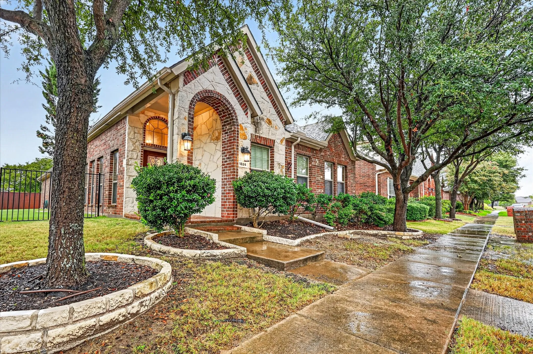 Single Family Residence For Sale in Collin County , 1824 Harlequin Place, Allen, Texas 75002, 3 Bedroom, 2 Bathroom, 2 Garage spaces, 1,900 Sqft, built in 2011, mls#21402067, Real Estate Agent in Allen, Homes For Sale in Collin county, Homes For Sale in Allen, Realtor in Allen Texas, Real Estate Brokerage Independent Realty Texas, Luminita Cordes Realtor