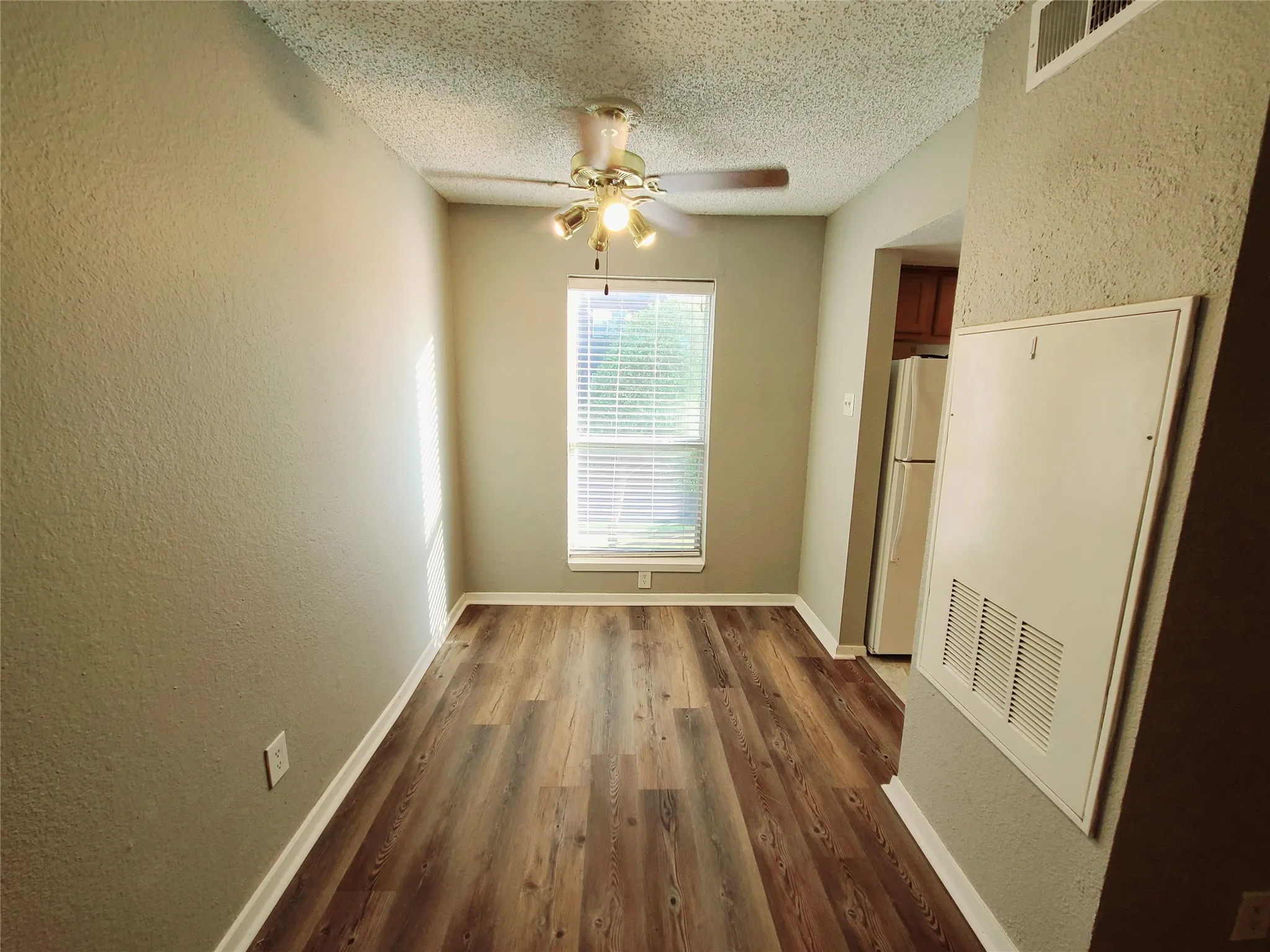 Condominium For Rent in Dallas County , 1901 N Fitzhugh Avenue 2, Dallas, Texas 75204, 1 Bedroom, 1 Bathroom, Garage spaces, 600 Sqft, built in 1984, mls#21400054, Real Estate Agent in Dallas, Homes For Rent in Dallas county, Homes For Rent in Dallas, Realtor in Dallas Texas, Real Estate Brokerage Independent Realty Texas, Luminita Cordes Realtor