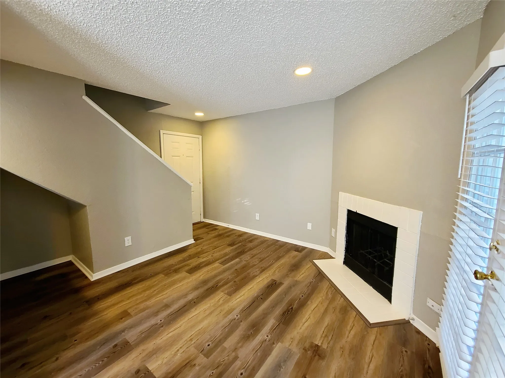 Condominium For Rent in Dallas County , 1901 N Fitzhugh Avenue 2, Dallas, Texas 75204, 1 Bedroom, 1 Bathroom, Garage spaces, 600 Sqft, built in 1984, mls#21400054, Real Estate Agent in Dallas, Homes For Rent in Dallas county, Homes For Rent in Dallas, Realtor in Dallas Texas, Real Estate Brokerage Independent Realty Texas, Luminita Cordes Realtor