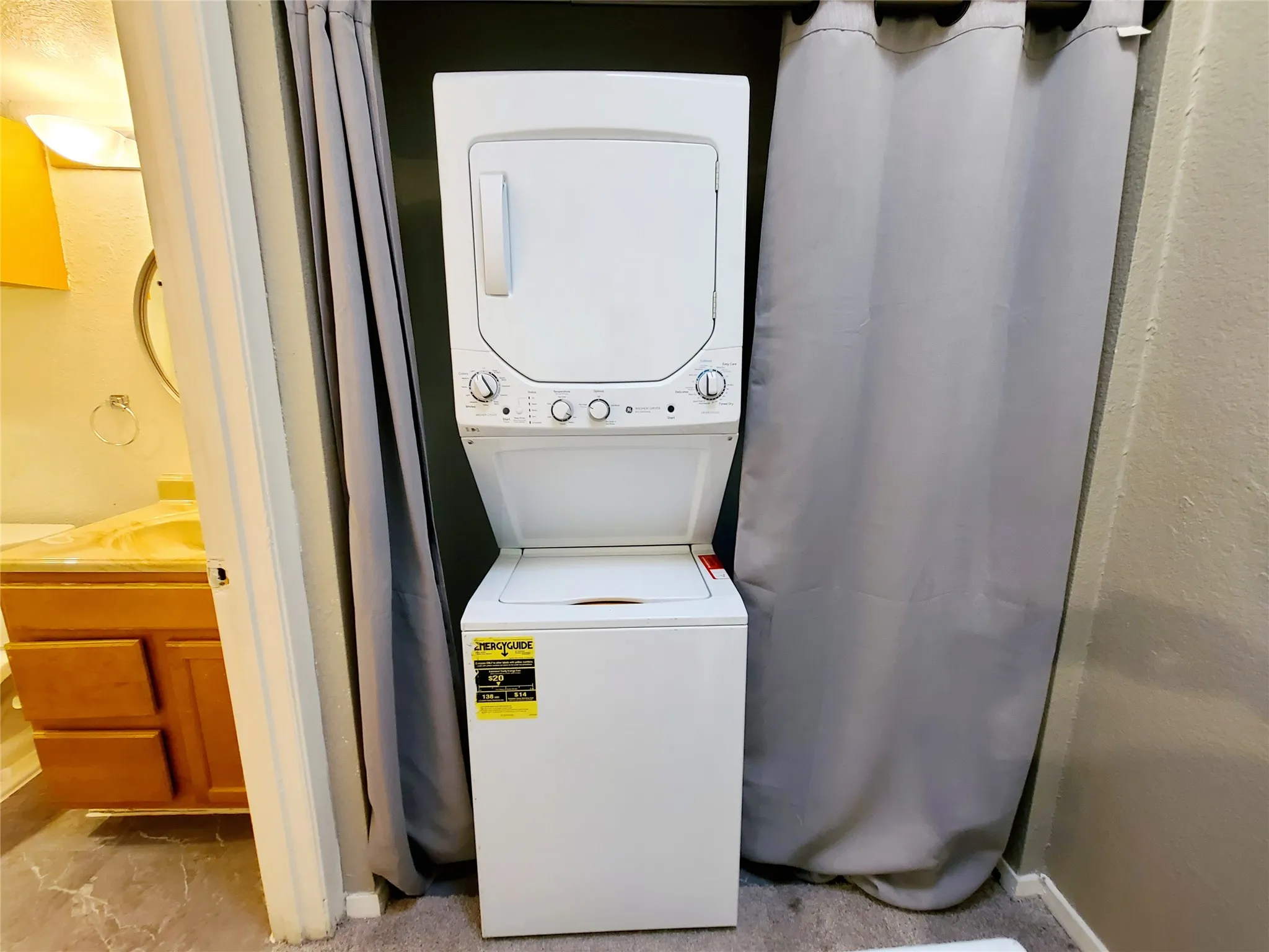 Condominium For Rent in Dallas County , 1901 N Fitzhugh Avenue 2, Dallas, Texas 75204, 1 Bedroom, 1 Bathroom, Garage spaces, 600 Sqft, built in 1984, mls#21400054, Real Estate Agent in Dallas, Homes For Rent in Dallas county, Homes For Rent in Dallas, Realtor in Dallas Texas, Real Estate Brokerage Independent Realty Texas, Luminita Cordes Realtor