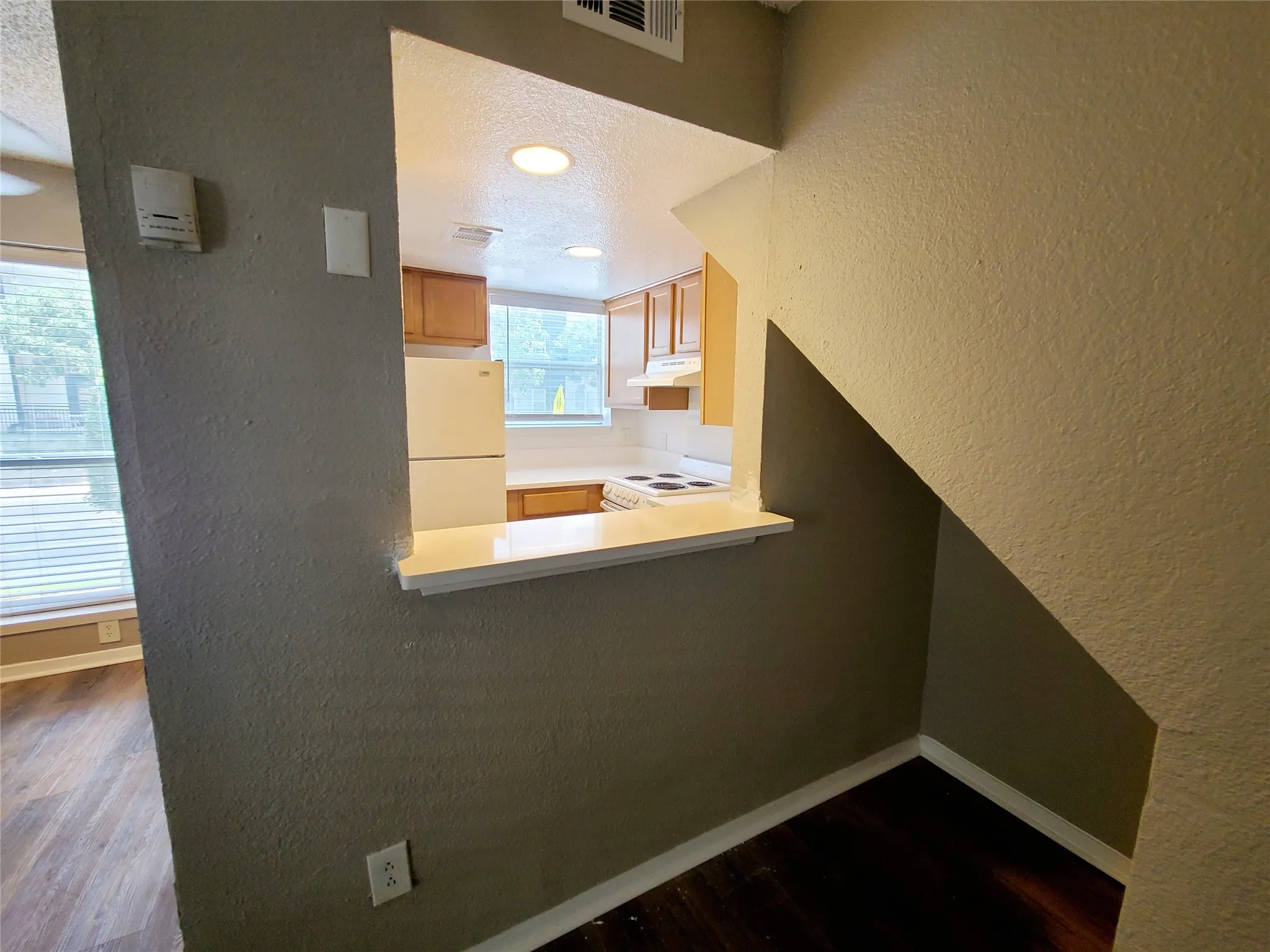 Condominium For Rent in Dallas County , 1901 N Fitzhugh Avenue 2, Dallas, Texas 75204, 1 Bedroom, 1 Bathroom, Garage spaces, 600 Sqft, built in 1984, mls#21400054, Real Estate Agent in Dallas, Homes For Rent in Dallas county, Homes For Rent in Dallas, Realtor in Dallas Texas, Real Estate Brokerage Independent Realty Texas, Luminita Cordes Realtor