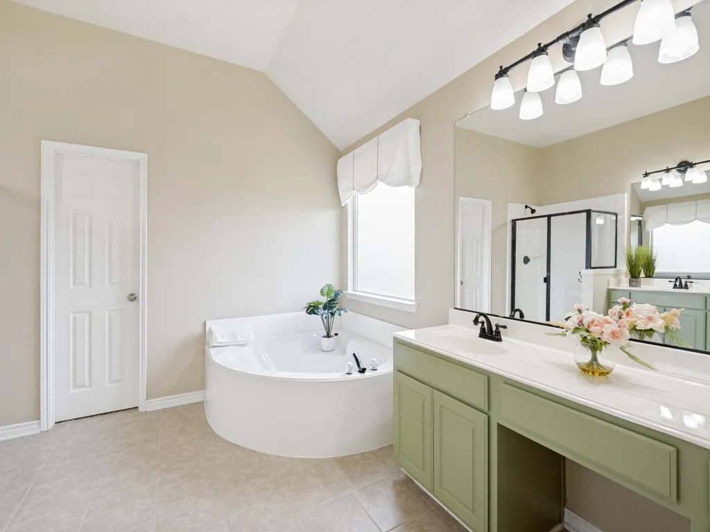 Single Family Residence For Sale in Collin County , 9610 Thorncliff Drive, Frisco, Texas 75035, 4 Bedroom, 3 Bathroom, 2 Garage spaces, 2,987 Sqft, built in 1998, mls#21402194, Real Estate Agent in Frisco, Homes For Sale in Collin county, Homes For Sale in Frisco, Realtor in Frisco Texas, Real Estate Brokerage Independent Realty Texas, Luminita Cordes Realtor