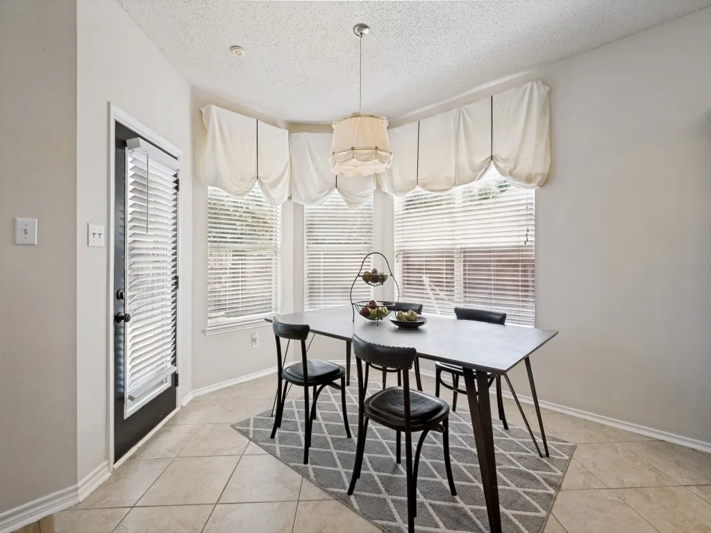 Single Family Residence For Sale in Collin County , 9610 Thorncliff Drive, Frisco, Texas 75035, 4 Bedroom, 3 Bathroom, 2 Garage spaces, 2,987 Sqft, built in 1998, mls#21402194, Real Estate Agent in Frisco, Homes For Sale in Collin county, Homes For Sale in Frisco, Realtor in Frisco Texas, Real Estate Brokerage Independent Realty Texas, Luminita Cordes Realtor