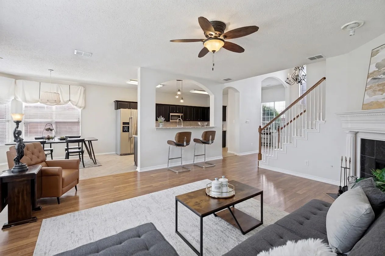 Single Family Residence For Sale in Collin County , 9610 Thorncliff Drive, Frisco, Texas 75035, 4 Bedroom, 3 Bathroom, 2 Garage spaces, 2,987 Sqft, built in 1998, mls#21402194, Real Estate Agent in Frisco, Homes For Sale in Collin county, Homes For Sale in Frisco, Realtor in Frisco Texas, Real Estate Brokerage Independent Realty Texas, Luminita Cordes Realtor