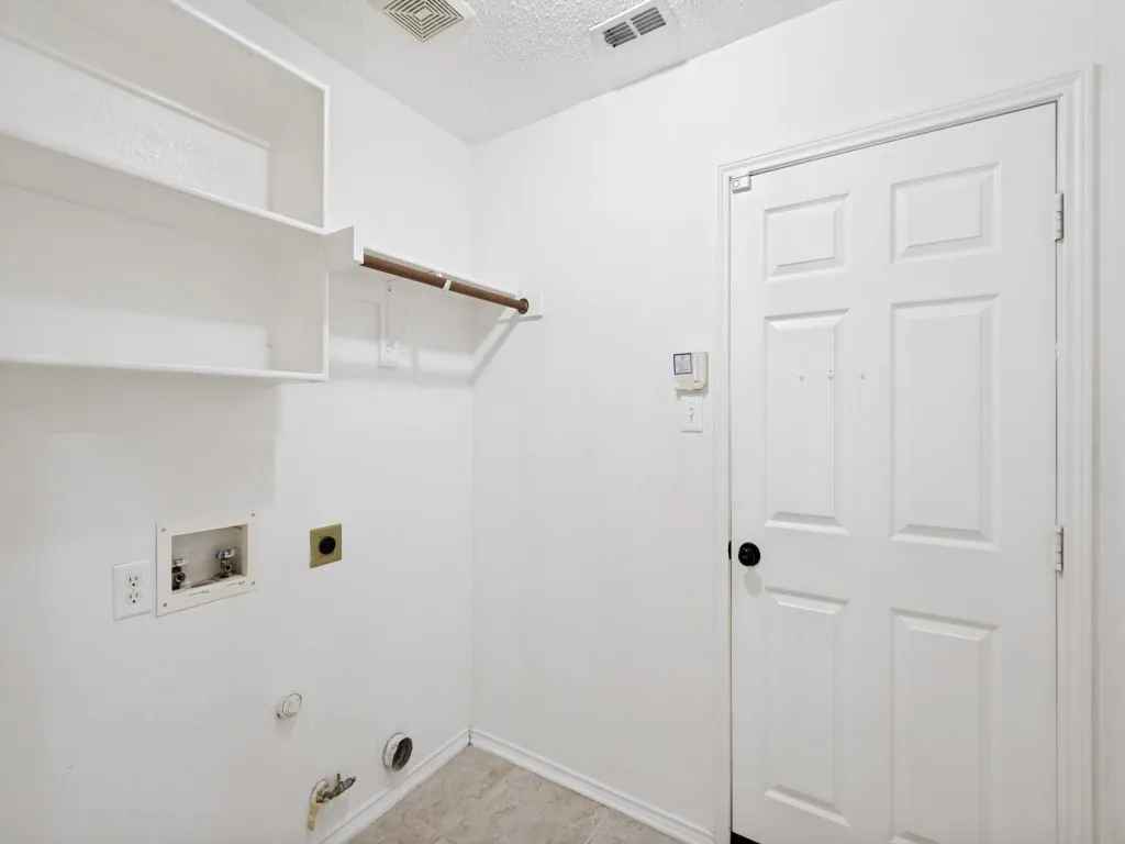 Single Family Residence For Sale in Collin County , 9610 Thorncliff Drive, Frisco, Texas 75035, 4 Bedroom, 3 Bathroom, 2 Garage spaces, 2,987 Sqft, built in 1998, mls#21402194, Real Estate Agent in Frisco, Homes For Sale in Collin county, Homes For Sale in Frisco, Realtor in Frisco Texas, Real Estate Brokerage Independent Realty Texas, Luminita Cordes Realtor