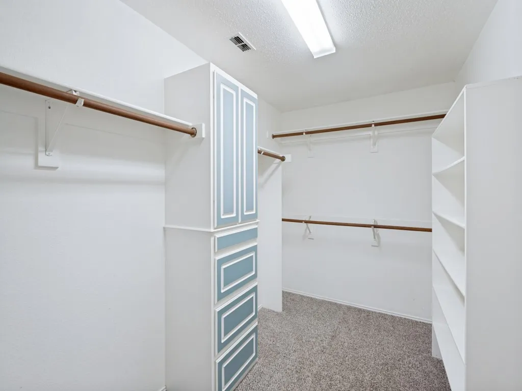 Single Family Residence For Sale in Collin County , 9610 Thorncliff Drive, Frisco, Texas 75035, 4 Bedroom, 3 Bathroom, 2 Garage spaces, 2,987 Sqft, built in 1998, mls#21402194, Real Estate Agent in Frisco, Homes For Sale in Collin county, Homes For Sale in Frisco, Realtor in Frisco Texas, Real Estate Brokerage Independent Realty Texas, Luminita Cordes Realtor