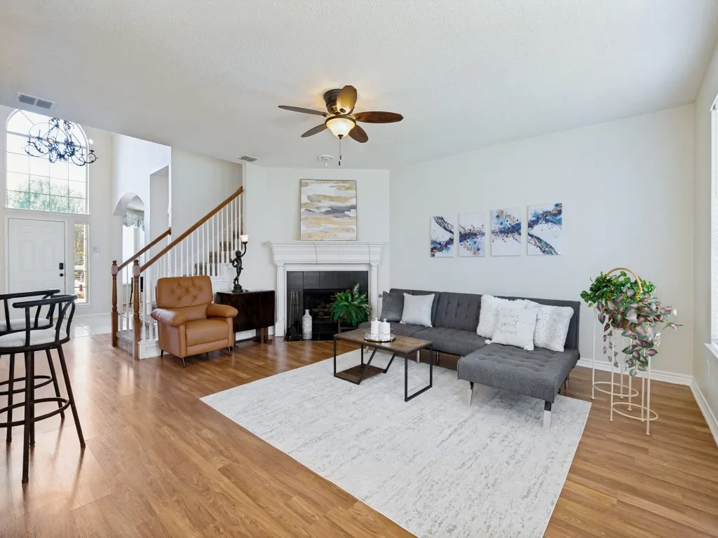 Single Family Residence For Sale in Collin County , 9610 Thorncliff Drive, Frisco, Texas 75035, 4 Bedroom, 3 Bathroom, 2 Garage spaces, 2,987 Sqft, built in 1998, mls#21402194, Real Estate Agent in Frisco, Homes For Sale in Collin county, Homes For Sale in Frisco, Realtor in Frisco Texas, Real Estate Brokerage Independent Realty Texas, Luminita Cordes Realtor