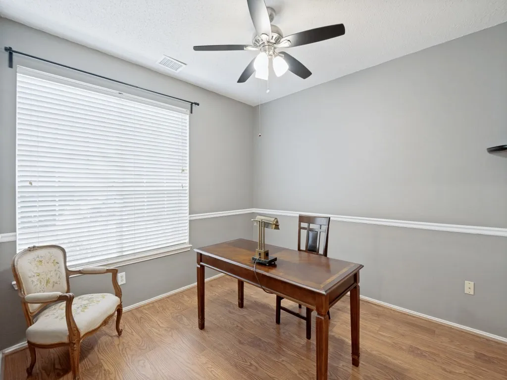 Single Family Residence For Sale in Collin County , 9610 Thorncliff Drive, Frisco, Texas 75035, 4 Bedroom, 3 Bathroom, 2 Garage spaces, 2,987 Sqft, built in 1998, mls#21402194, Real Estate Agent in Frisco, Homes For Sale in Collin county, Homes For Sale in Frisco, Realtor in Frisco Texas, Real Estate Brokerage Independent Realty Texas, Luminita Cordes Realtor