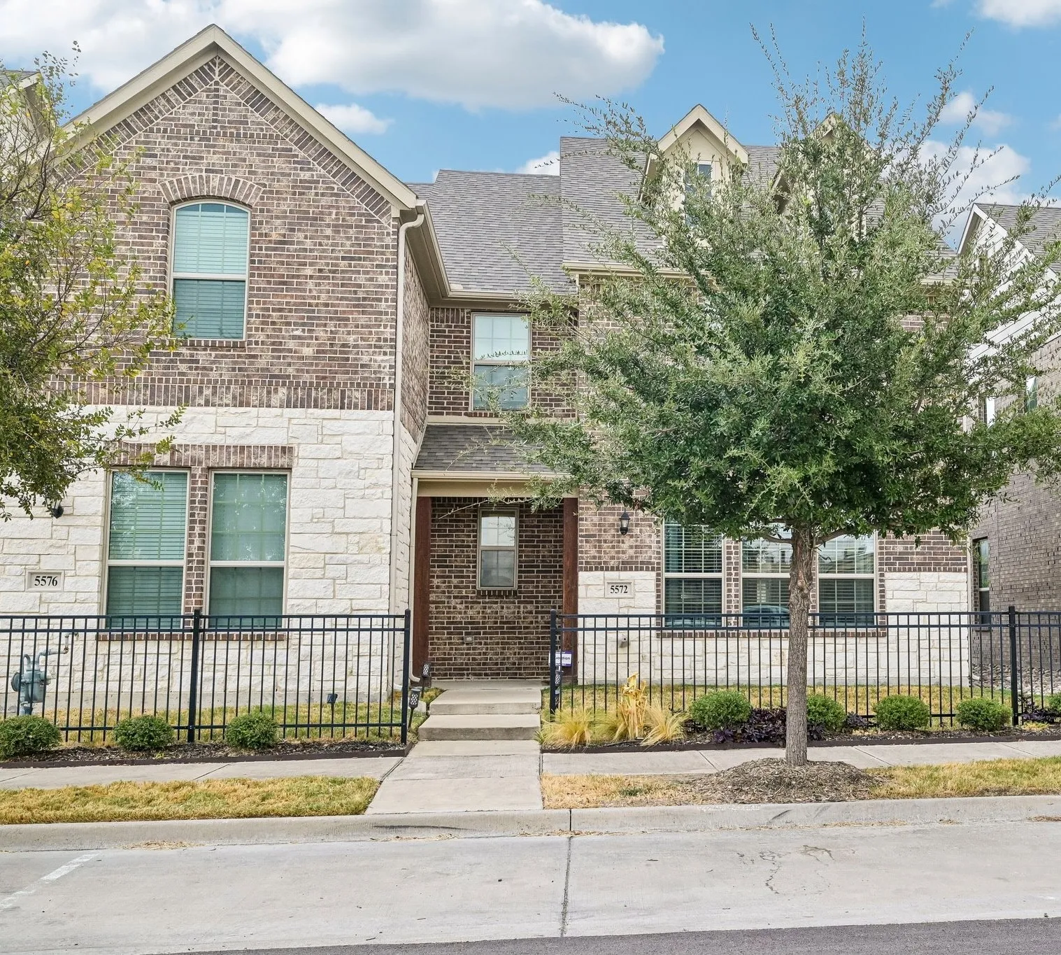Townhouse For Sale in Tarrant County , 5572 Kilmer Drive, North Richland Hills, Texas 76180, 3 Bedroom, 3 Bathroom, 2 Garage spaces, 1,792 Sqft, built in 2020, mls#21401956, Real Estate Agent in North Richland Hills, Homes For Sale in Tarrant county, Homes For Sale in North Richland Hills, Realtor in North Richland Hills Texas, Real Estate Brokerage Independent Realty Texas, Luminita Cordes Realtor
