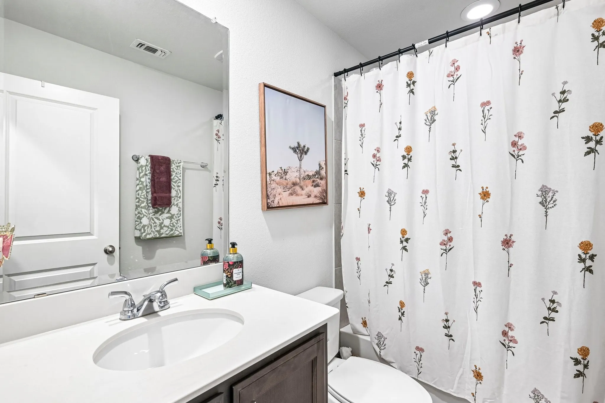 Townhouse For Sale in Tarrant County , 5572 Kilmer Drive, North Richland Hills, Texas 76180, 3 Bedroom, 3 Bathroom, 2 Garage spaces, 1,792 Sqft, built in 2020, mls#21401956, Real Estate Agent in North Richland Hills, Homes For Sale in Tarrant county, Homes For Sale in North Richland Hills, Realtor in North Richland Hills Texas, Real Estate Brokerage Independent Realty Texas, Luminita Cordes Realtor