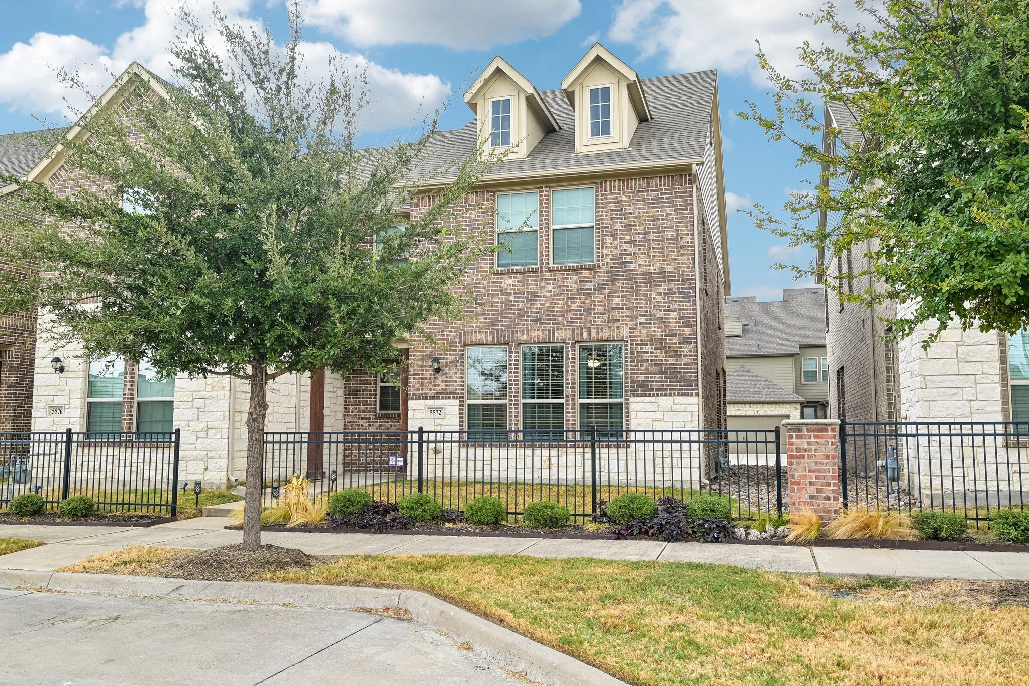 Townhouse For Sale in Tarrant County , 5572 Kilmer Drive, North Richland Hills, Texas 76180, 3 Bedroom, 3 Bathroom, 2 Garage spaces, 1,792 Sqft, built in 2020, mls#21401956, Real Estate Agent in North Richland Hills, Homes For Sale in Tarrant county, Homes For Sale in North Richland Hills, Realtor in North Richland Hills Texas, Real Estate Brokerage Independent Realty Texas, Luminita Cordes Realtor