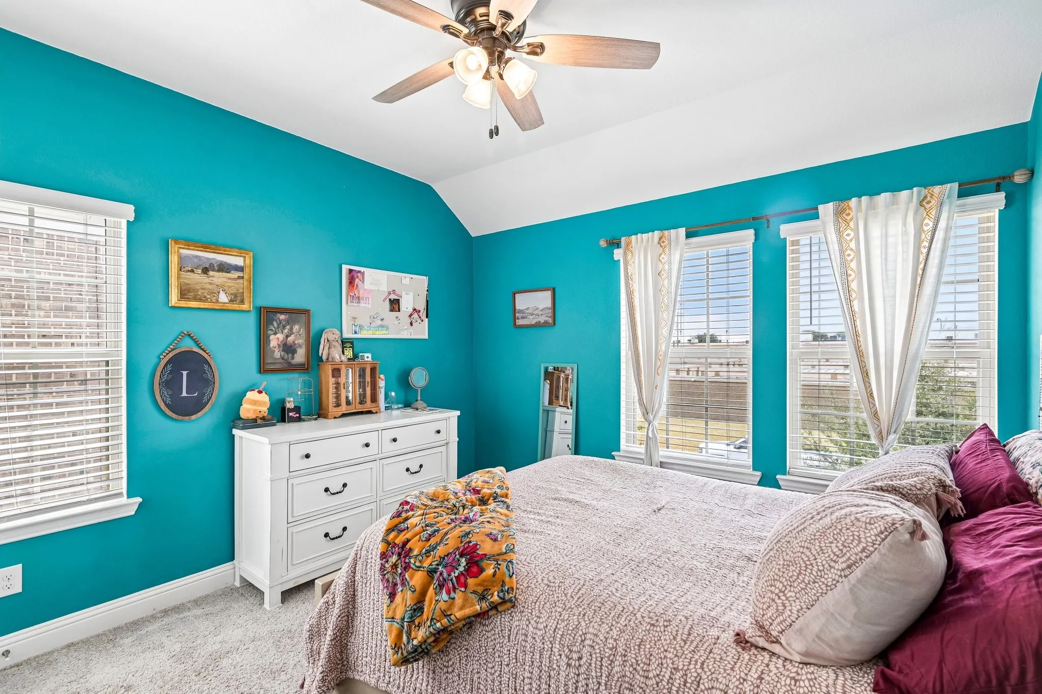 Townhouse For Sale in Tarrant County , 5572 Kilmer Drive, North Richland Hills, Texas 76180, 3 Bedroom, 3 Bathroom, 2 Garage spaces, 1,792 Sqft, built in 2020, mls#21401956, Real Estate Agent in North Richland Hills, Homes For Sale in Tarrant county, Homes For Sale in North Richland Hills, Realtor in North Richland Hills Texas, Real Estate Brokerage Independent Realty Texas, Luminita Cordes Realtor