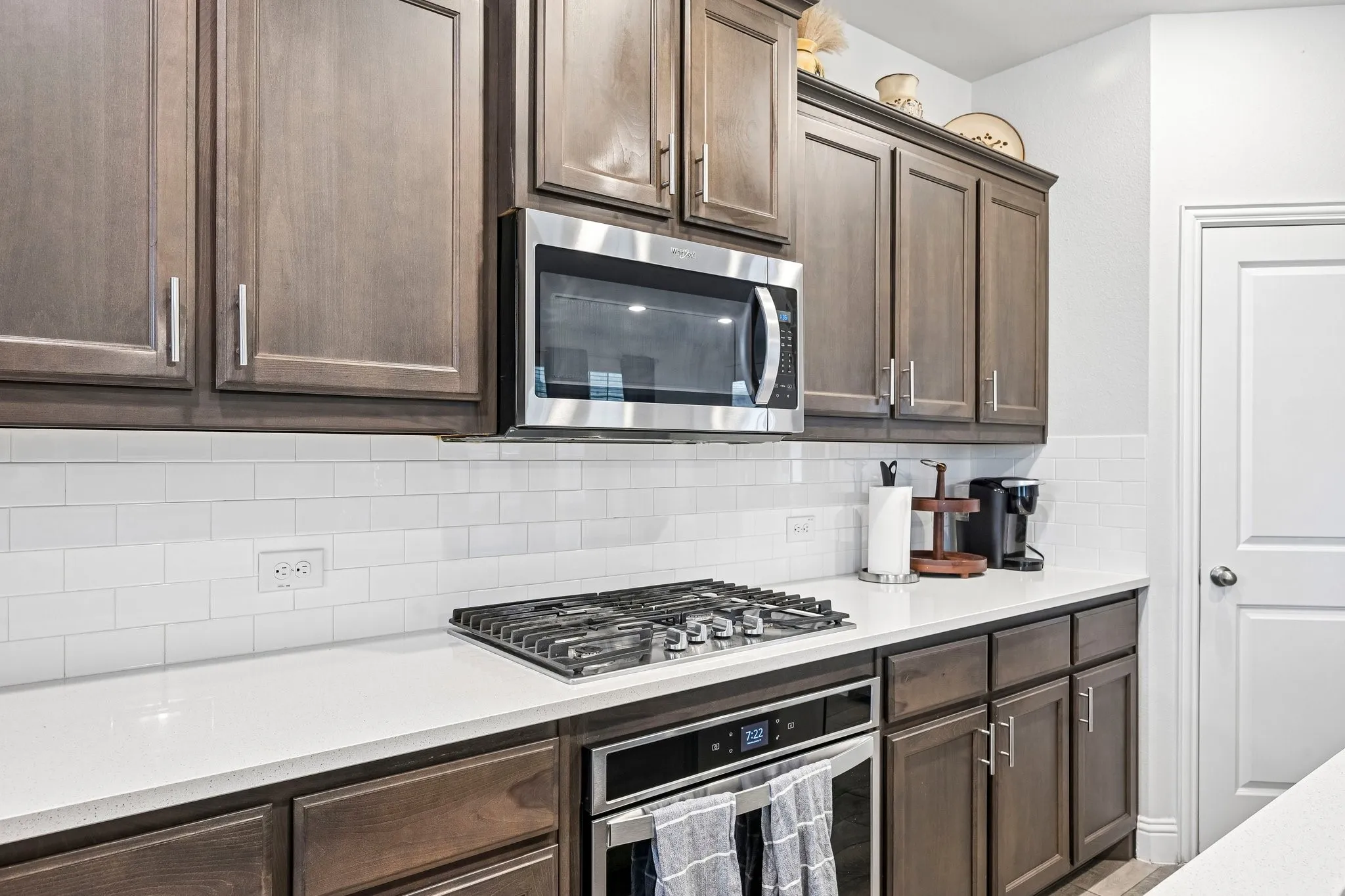 Townhouse For Sale in Tarrant County , 5572 Kilmer Drive, North Richland Hills, Texas 76180, 3 Bedroom, 3 Bathroom, 2 Garage spaces, 1,792 Sqft, built in 2020, mls#21401956, Real Estate Agent in North Richland Hills, Homes For Sale in Tarrant county, Homes For Sale in North Richland Hills, Realtor in North Richland Hills Texas, Real Estate Brokerage Independent Realty Texas, Luminita Cordes Realtor