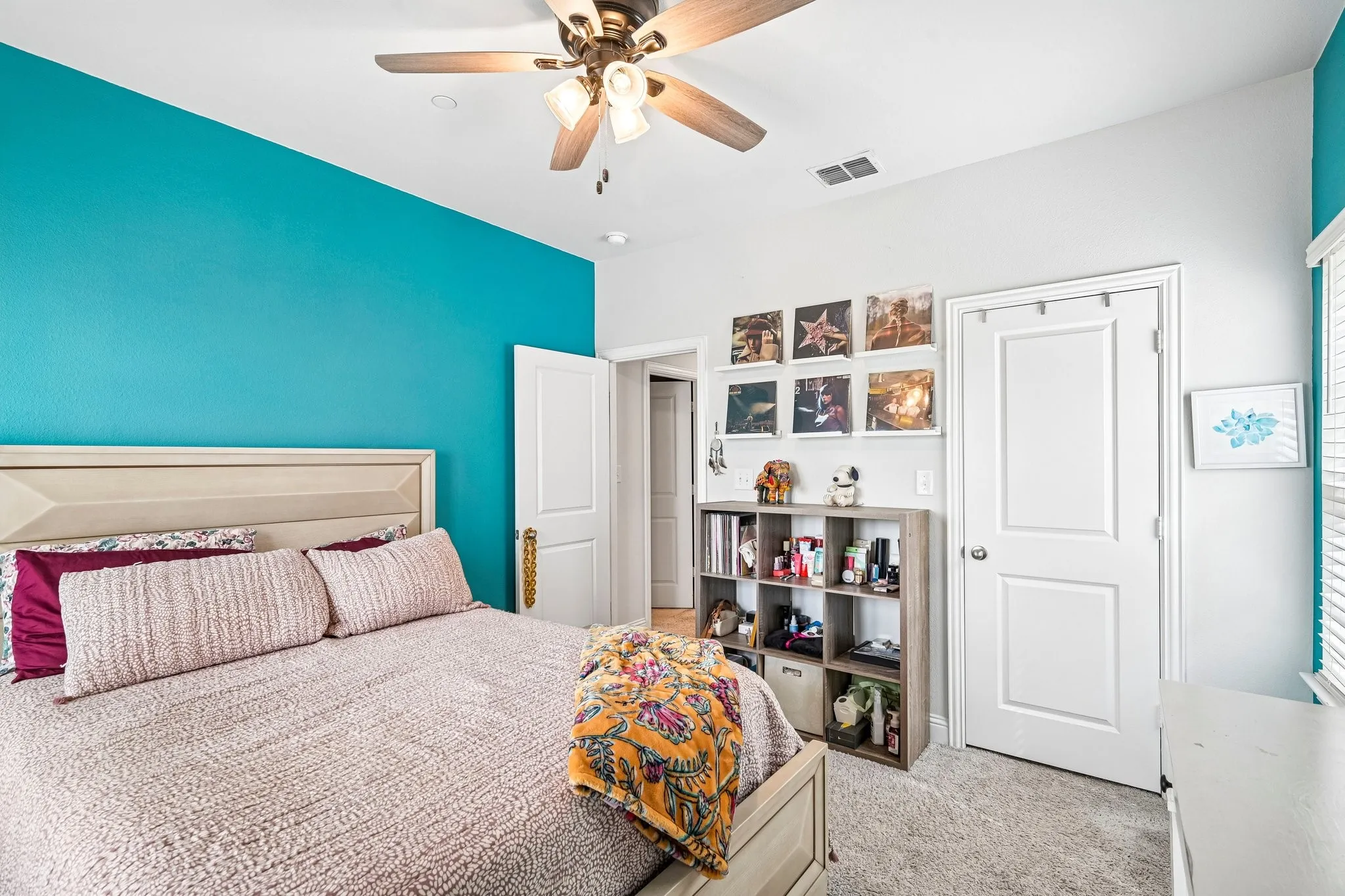 Townhouse For Sale in Tarrant County , 5572 Kilmer Drive, North Richland Hills, Texas 76180, 3 Bedroom, 3 Bathroom, 2 Garage spaces, 1,792 Sqft, built in 2020, mls#21401956, Real Estate Agent in North Richland Hills, Homes For Sale in Tarrant county, Homes For Sale in North Richland Hills, Realtor in North Richland Hills Texas, Real Estate Brokerage Independent Realty Texas, Luminita Cordes Realtor
