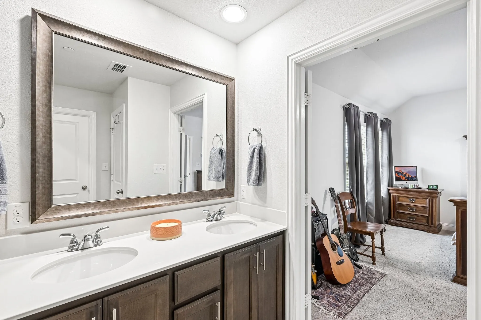 Townhouse For Sale in Tarrant County , 5572 Kilmer Drive, North Richland Hills, Texas 76180, 3 Bedroom, 3 Bathroom, 2 Garage spaces, 1,792 Sqft, built in 2020, mls#21401956, Real Estate Agent in North Richland Hills, Homes For Sale in Tarrant county, Homes For Sale in North Richland Hills, Realtor in North Richland Hills Texas, Real Estate Brokerage Independent Realty Texas, Luminita Cordes Realtor