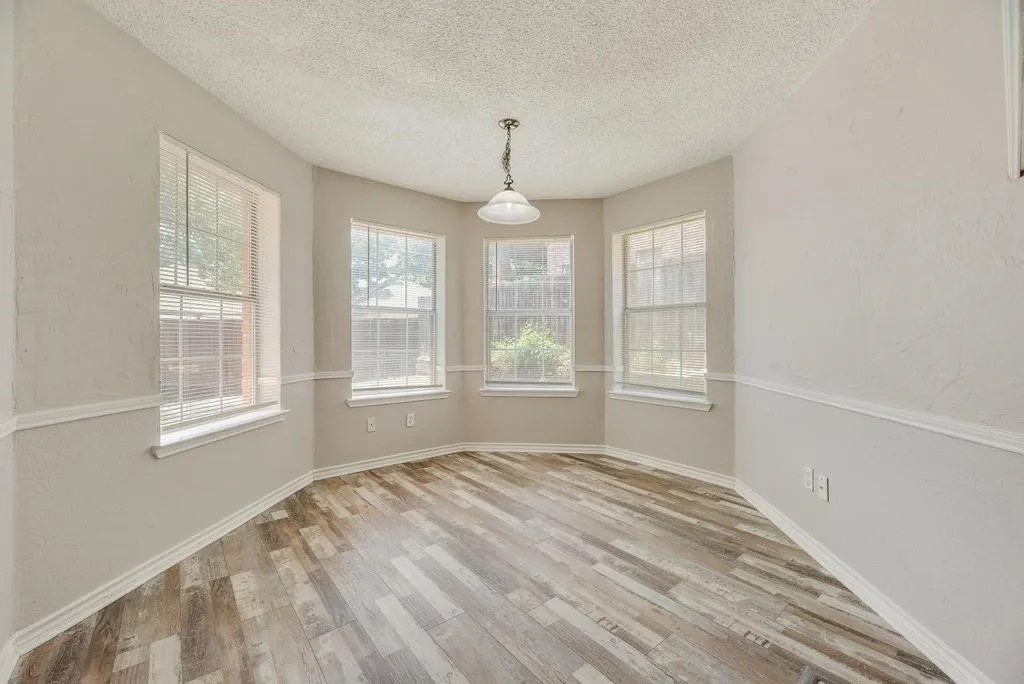 Single Family Residence For Rent in Tarrant County , 5610 Eagle Rock Road, Arlington, Texas 76017, 4 Bedroom, 3 Bathroom, Garage spaces, 2,531 Sqft, built in 1994, mls#21402315, Real Estate Agent in Arlington, Homes For Rent in Tarrant county, Homes For Rent in Arlington, Realtor in Arlington Texas, Real Estate Brokerage Independent Realty Texas, Luminita Cordes Realtor