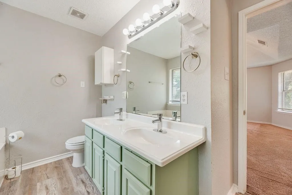 Single Family Residence For Rent in Tarrant County , 5610 Eagle Rock Road, Arlington, Texas 76017, 4 Bedroom, 3 Bathroom, Garage spaces, 2,531 Sqft, built in 1994, mls#21402315, Real Estate Agent in Arlington, Homes For Rent in Tarrant county, Homes For Rent in Arlington, Realtor in Arlington Texas, Real Estate Brokerage Independent Realty Texas, Luminita Cordes Realtor