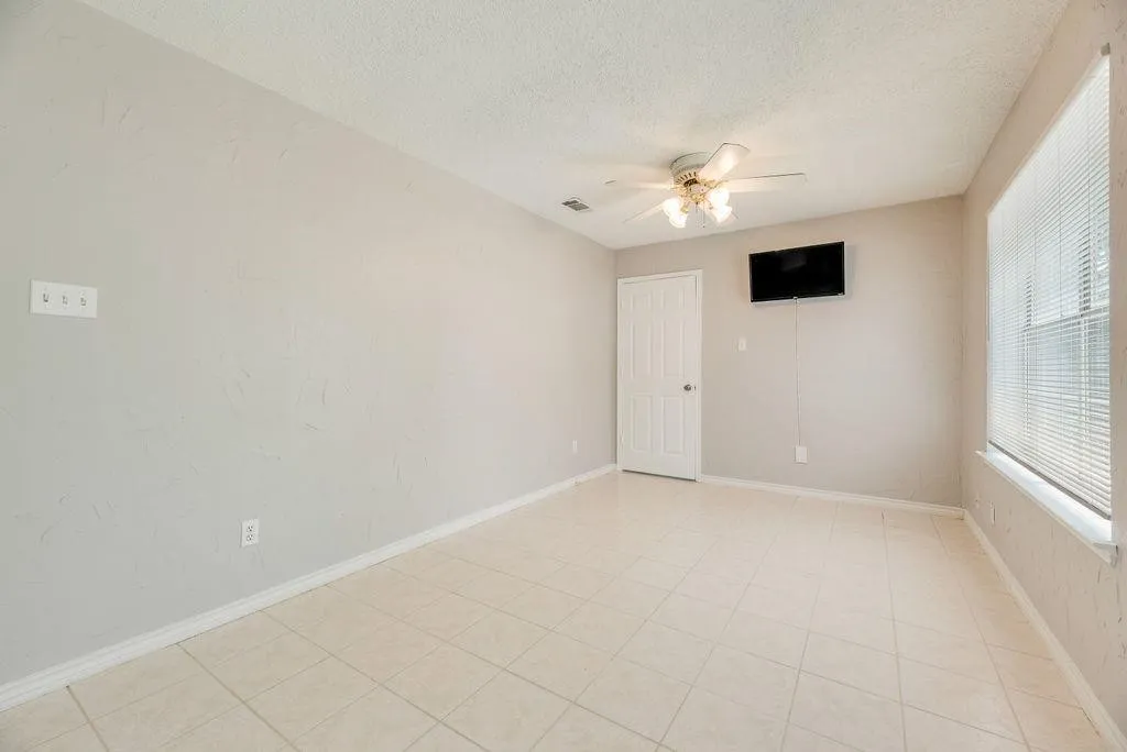 Single Family Residence For Rent in Tarrant County , 5610 Eagle Rock Road, Arlington, Texas 76017, 4 Bedroom, 3 Bathroom, Garage spaces, 2,531 Sqft, built in 1994, mls#21402315, Real Estate Agent in Arlington, Homes For Rent in Tarrant county, Homes For Rent in Arlington, Realtor in Arlington Texas, Real Estate Brokerage Independent Realty Texas, Luminita Cordes Realtor