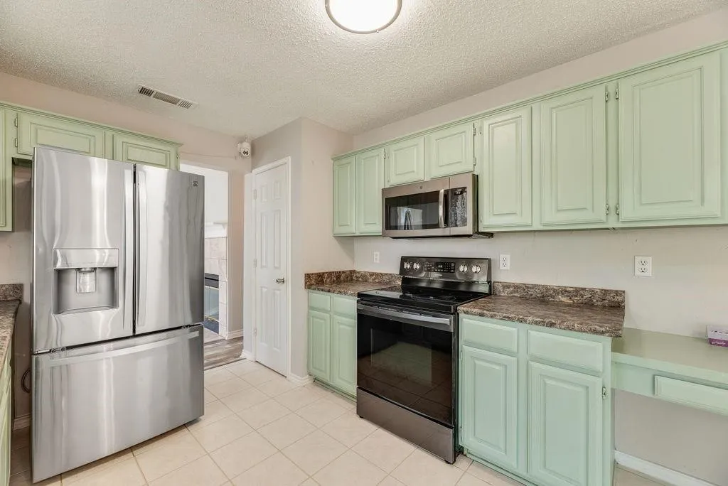 Single Family Residence For Rent in Tarrant County , 5610 Eagle Rock Road, Arlington, Texas 76017, 4 Bedroom, 3 Bathroom, Garage spaces, 2,531 Sqft, built in 1994, mls#21402315, Real Estate Agent in Arlington, Homes For Rent in Tarrant county, Homes For Rent in Arlington, Realtor in Arlington Texas, Real Estate Brokerage Independent Realty Texas, Luminita Cordes Realtor