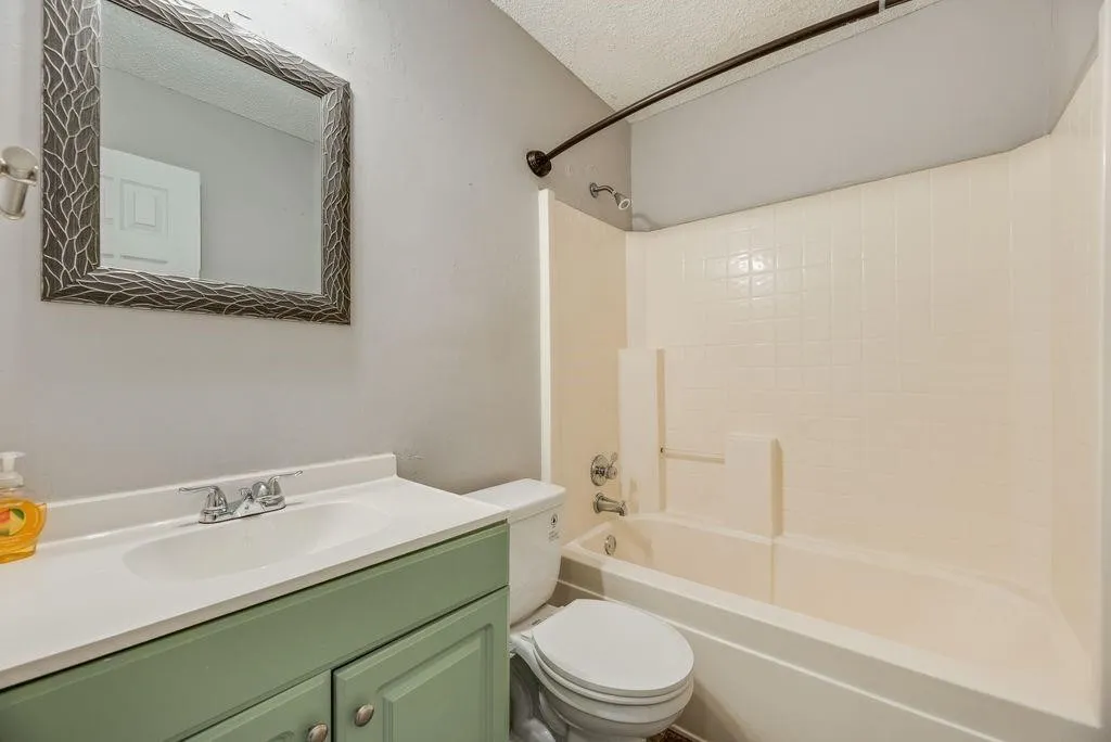 Single Family Residence For Rent in Tarrant County , 5610 Eagle Rock Road, Arlington, Texas 76017, 4 Bedroom, 3 Bathroom, Garage spaces, 2,531 Sqft, built in 1994, mls#21402315, Real Estate Agent in Arlington, Homes For Rent in Tarrant county, Homes For Rent in Arlington, Realtor in Arlington Texas, Real Estate Brokerage Independent Realty Texas, Luminita Cordes Realtor