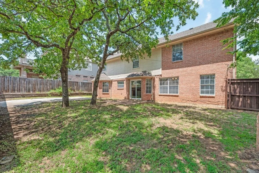 Single Family Residence For Rent in Tarrant County , 5610 Eagle Rock Road, Arlington, Texas 76017, 4 Bedroom, 3 Bathroom, Garage spaces, 2,531 Sqft, built in 1994, mls#21402315, Real Estate Agent in Arlington, Homes For Rent in Tarrant county, Homes For Rent in Arlington, Realtor in Arlington Texas, Real Estate Brokerage Independent Realty Texas, Luminita Cordes Realtor