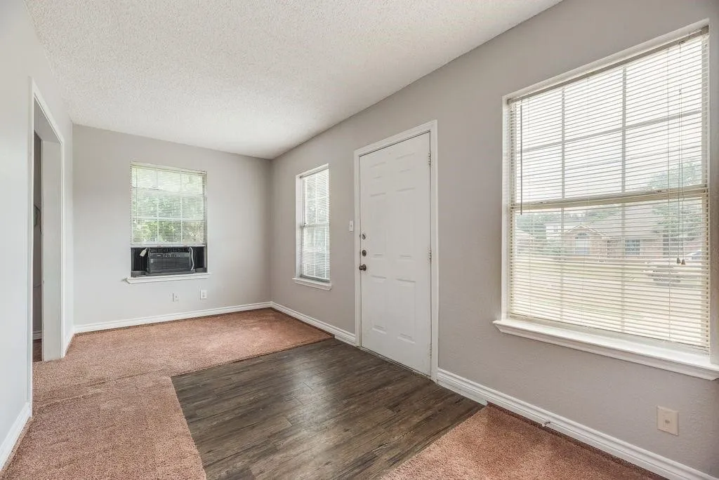 Single Family Residence For Rent in Tarrant County , 5610 Eagle Rock Road, Arlington, Texas 76017, 4 Bedroom, 3 Bathroom, Garage spaces, 2,531 Sqft, built in 1994, mls#21402315, Real Estate Agent in Arlington, Homes For Rent in Tarrant county, Homes For Rent in Arlington, Realtor in Arlington Texas, Real Estate Brokerage Independent Realty Texas, Luminita Cordes Realtor