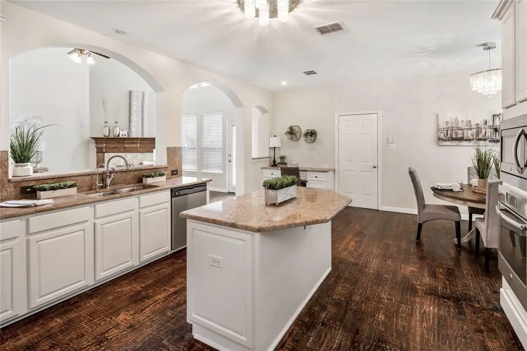 Single Family Residence For Rent in Collin County , 4441 White Rock Lane, Plano, Texas 75024, 5 Bedroom, 4 Bathroom, 2 Garage spaces, 3,594 Sqft, built in 2001, mls#21402314, Real Estate Agent in Plano, Homes For Rent in Collin county, Homes For Rent in Plano, Realtor in Plano Texas, Real Estate Brokerage Independent Realty Texas, Luminita Cordes Realtor