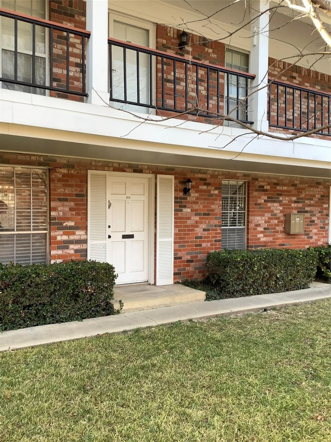 Townhouse For Rent in Tarrant County , 903 Roaring Springs Road, Fort Worth, Texas 76114, 2 Bedroom, 2 Bathroom, Garage spaces, 1,059 Sqft, built in 1970, mls#21401811, Real Estate Agent in Fort Worth, Homes For Rent in Tarrant county, Homes For Rent in Fort Worth, Realtor in Fort Worth Texas, Real Estate Brokerage Independent Realty Texas, Luminita Cordes Realtor