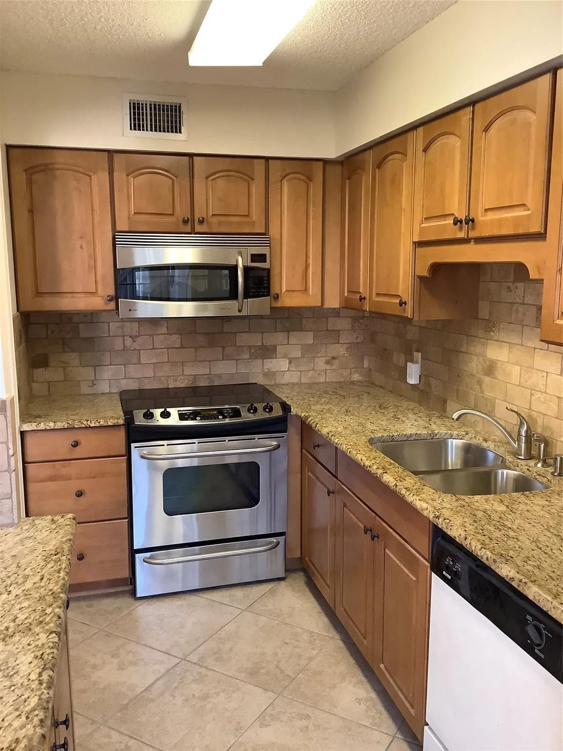 Granite counter tops accentuate this fully equipped kitchen.