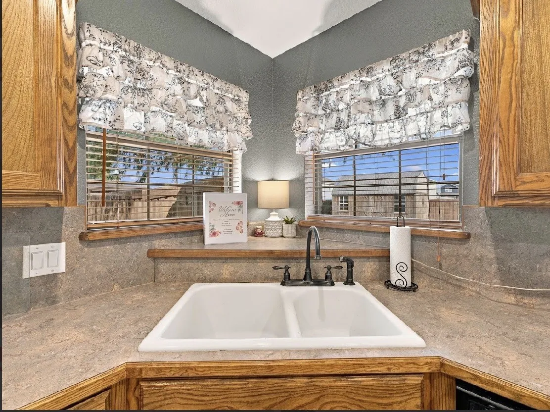Single Family Residence For Sale in Wise County , 215 Ashley Street, Alvord, Texas 76225, 3 Bedroom, 2 Bathroom, 2 Garage spaces, 1,584 Sqft, built in 2005, mls#21402252, Real Estate Agent in Alvord, Homes For Sale in Wise county, Homes For Sale in Alvord, Realtor in Alvord Texas, Real Estate Brokerage Independent Realty Texas, Luminita Cordes Realtor