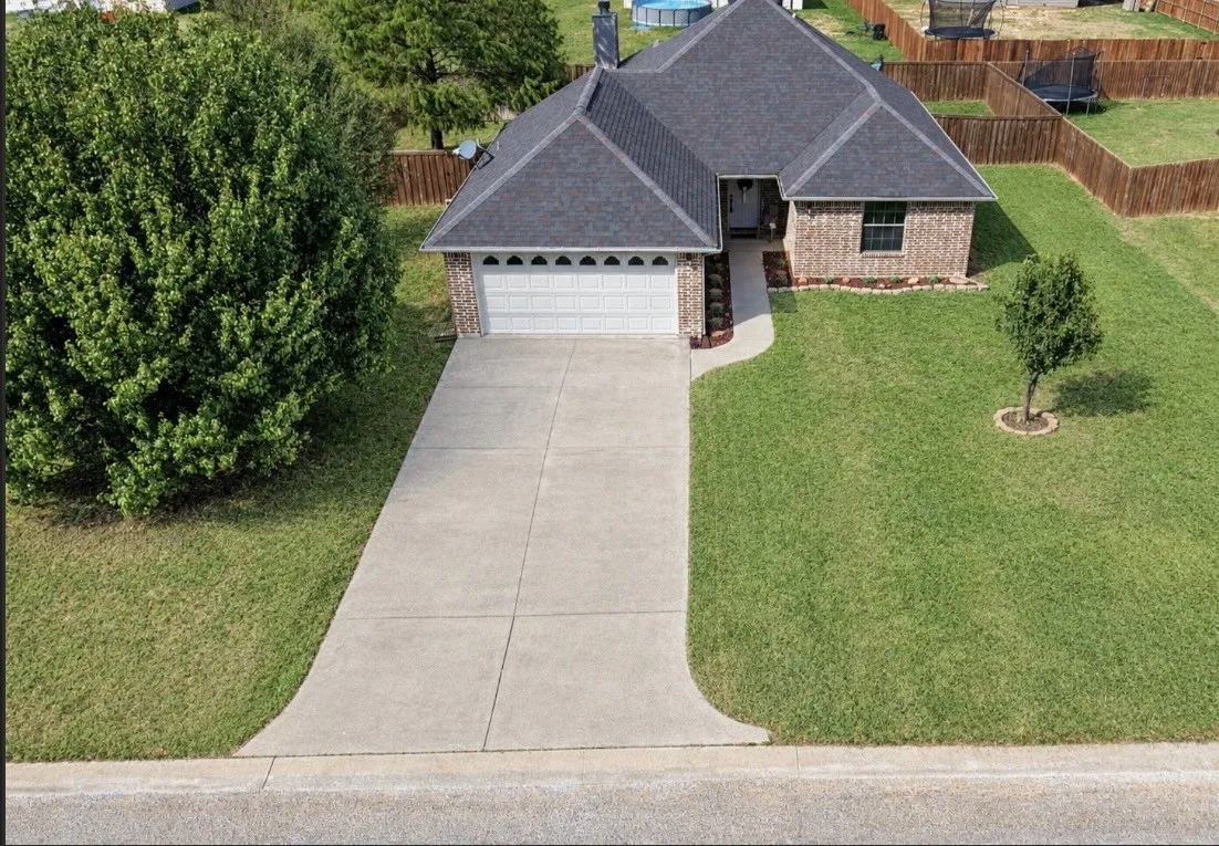 Single Family Residence For Sale in Wise County , 215 Ashley Street, Alvord, Texas 76225, 3 Bedroom, 2 Bathroom, 2 Garage spaces, 1,584 Sqft, built in 2005, mls#21402252, Real Estate Agent in Alvord, Homes For Sale in Wise county, Homes For Sale in Alvord, Realtor in Alvord Texas, Real Estate Brokerage Independent Realty Texas, Luminita Cordes Realtor