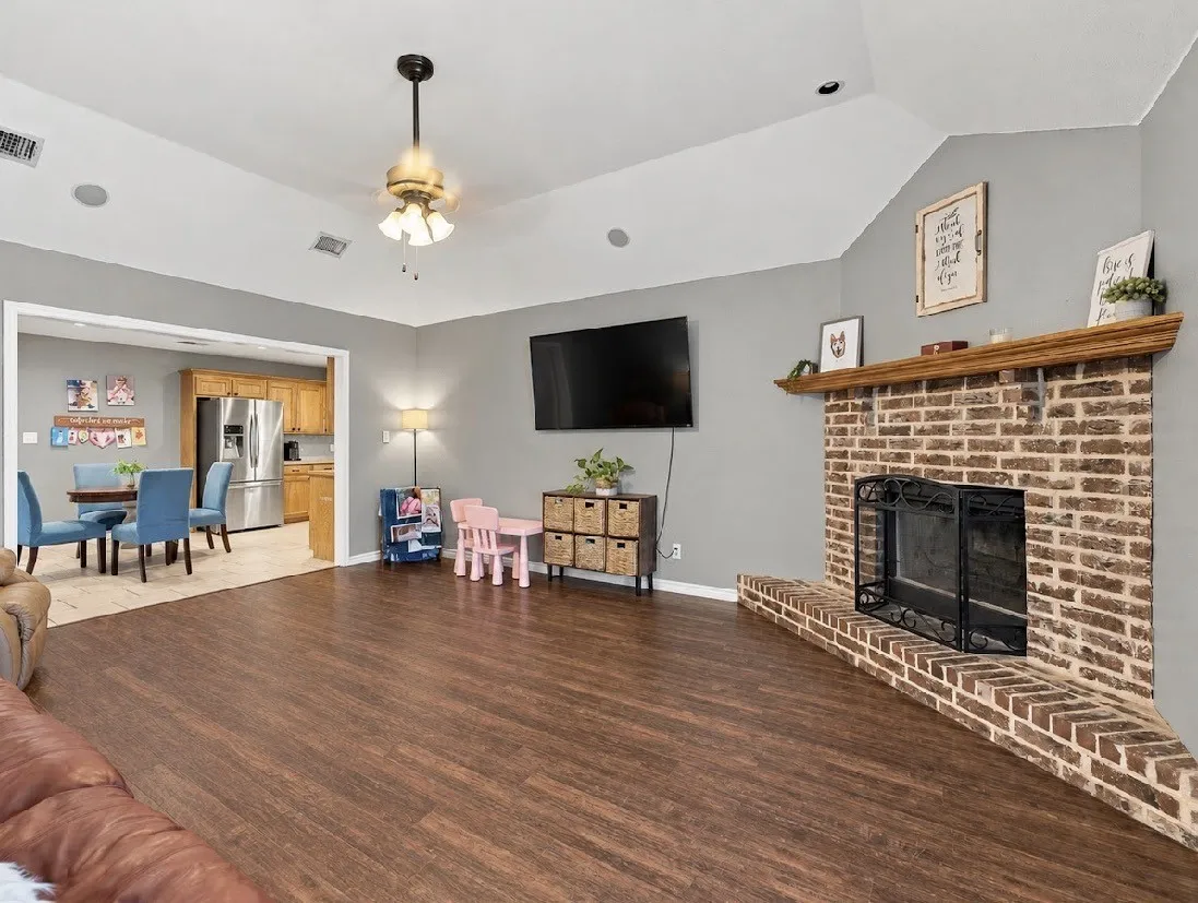 Single Family Residence For Sale in Wise County , 215 Ashley Street, Alvord, Texas 76225, 3 Bedroom, 2 Bathroom, 2 Garage spaces, 1,584 Sqft, built in 2005, mls#21402252, Real Estate Agent in Alvord, Homes For Sale in Wise county, Homes For Sale in Alvord, Realtor in Alvord Texas, Real Estate Brokerage Independent Realty Texas, Luminita Cordes Realtor